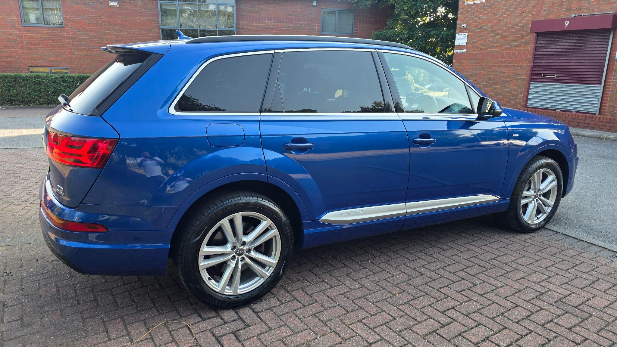 Audi Q7 - Image 11