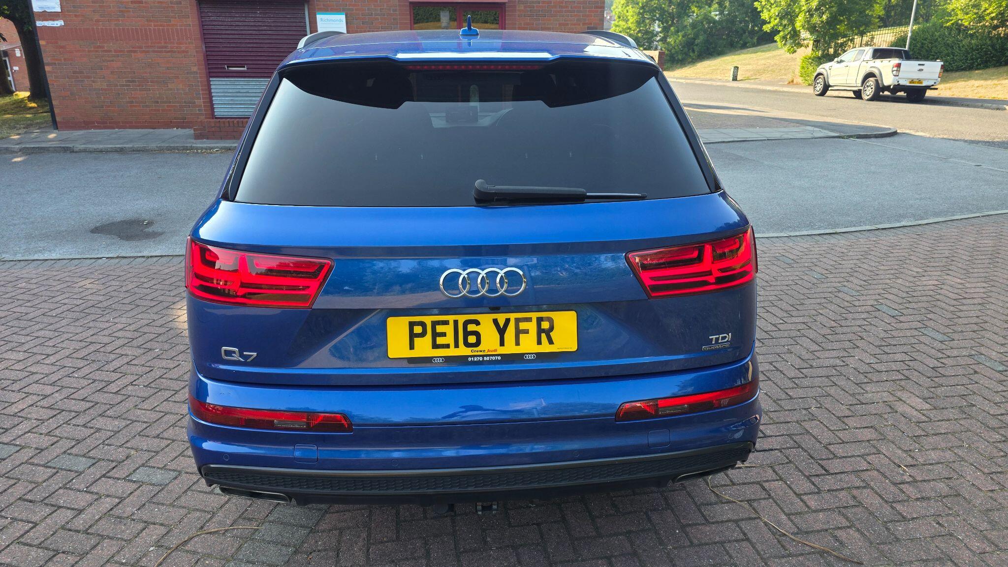 Audi Q7 - Image 14