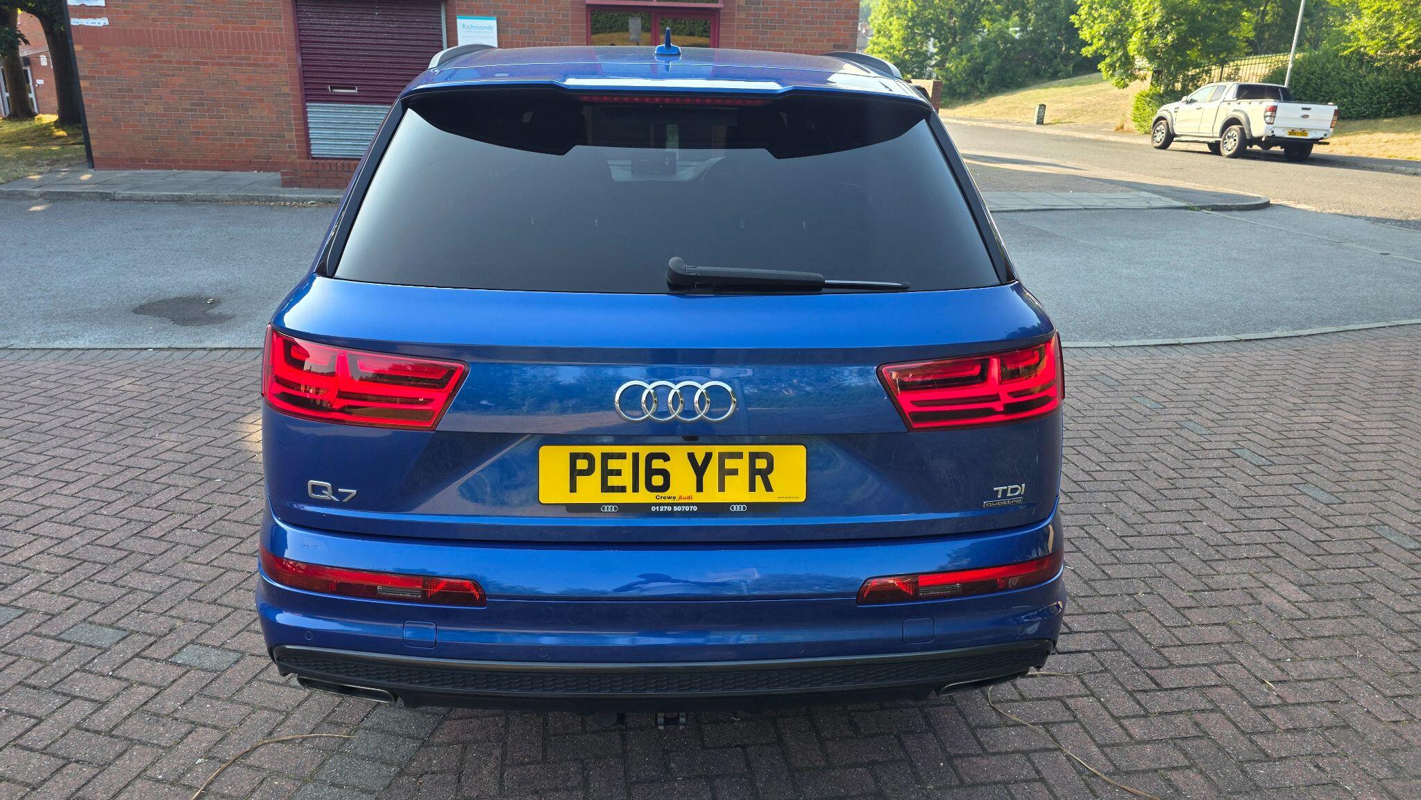 Audi Q7 - Image 15