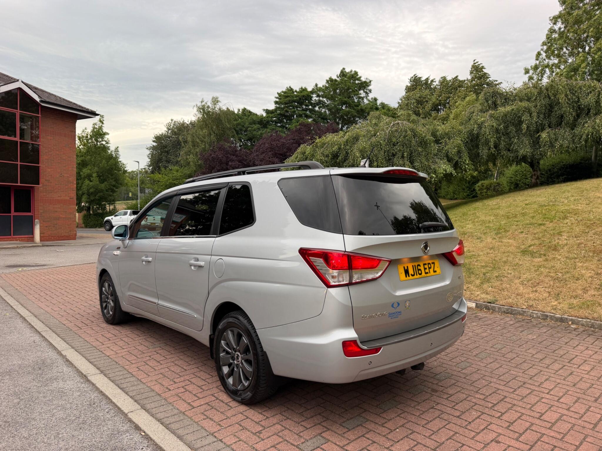 Ssangyong Turismo - Image 8