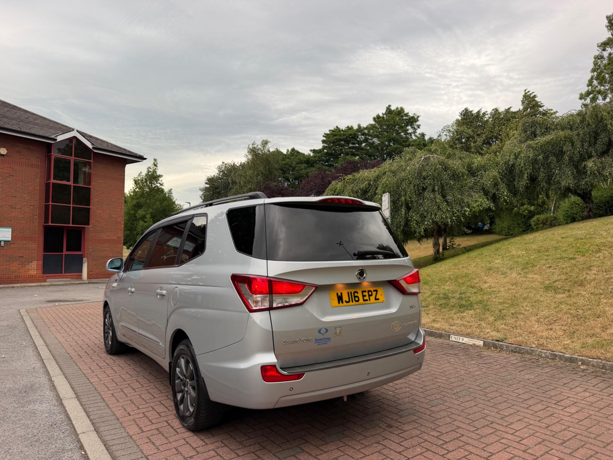 Ssangyong Turismo - Image 12