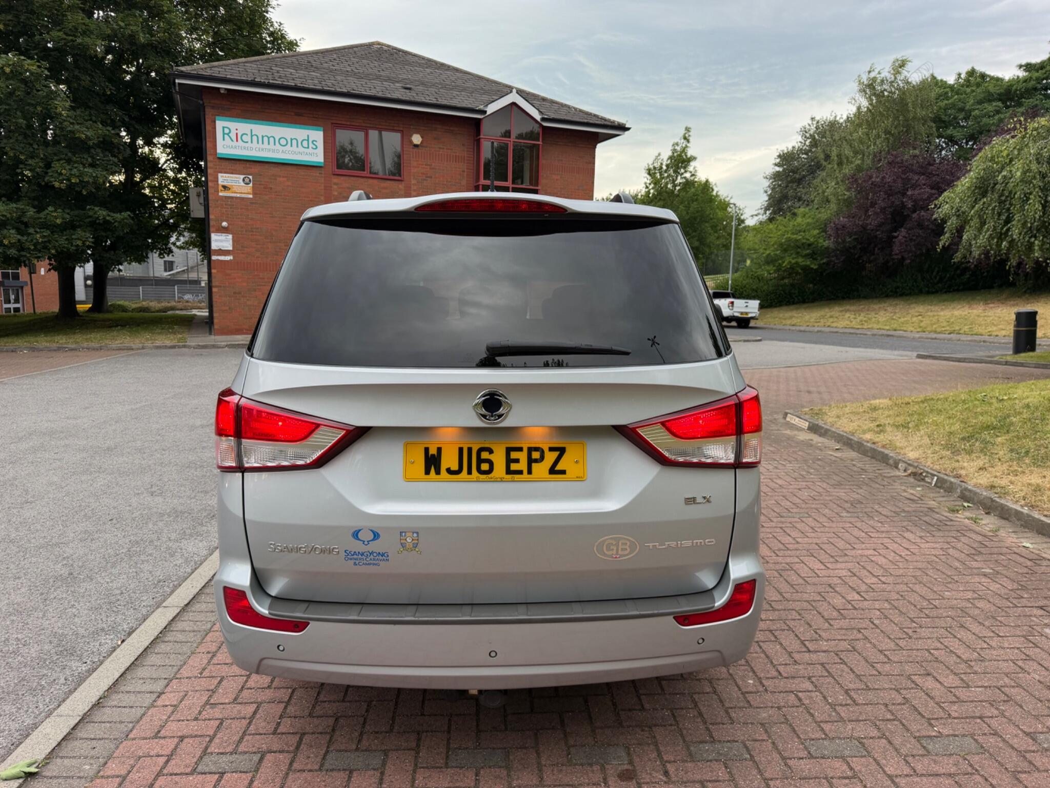 Ssangyong Turismo - Image 14