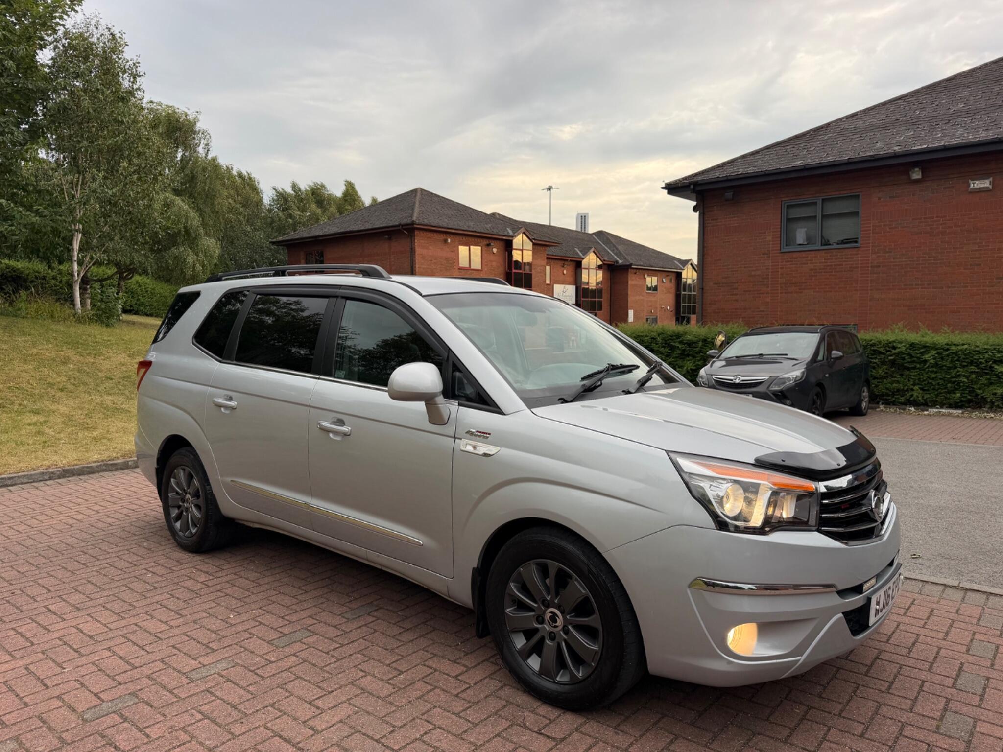 Ssangyong Turismo - Image 17