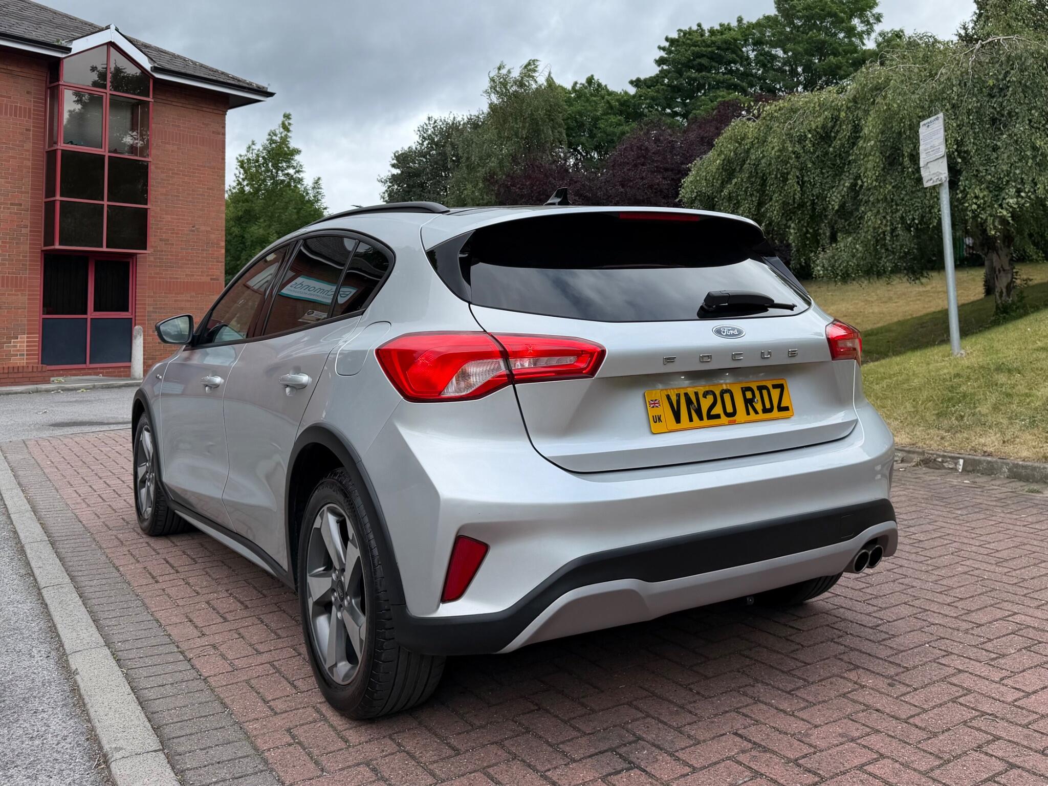 Ford Focus - Image 13