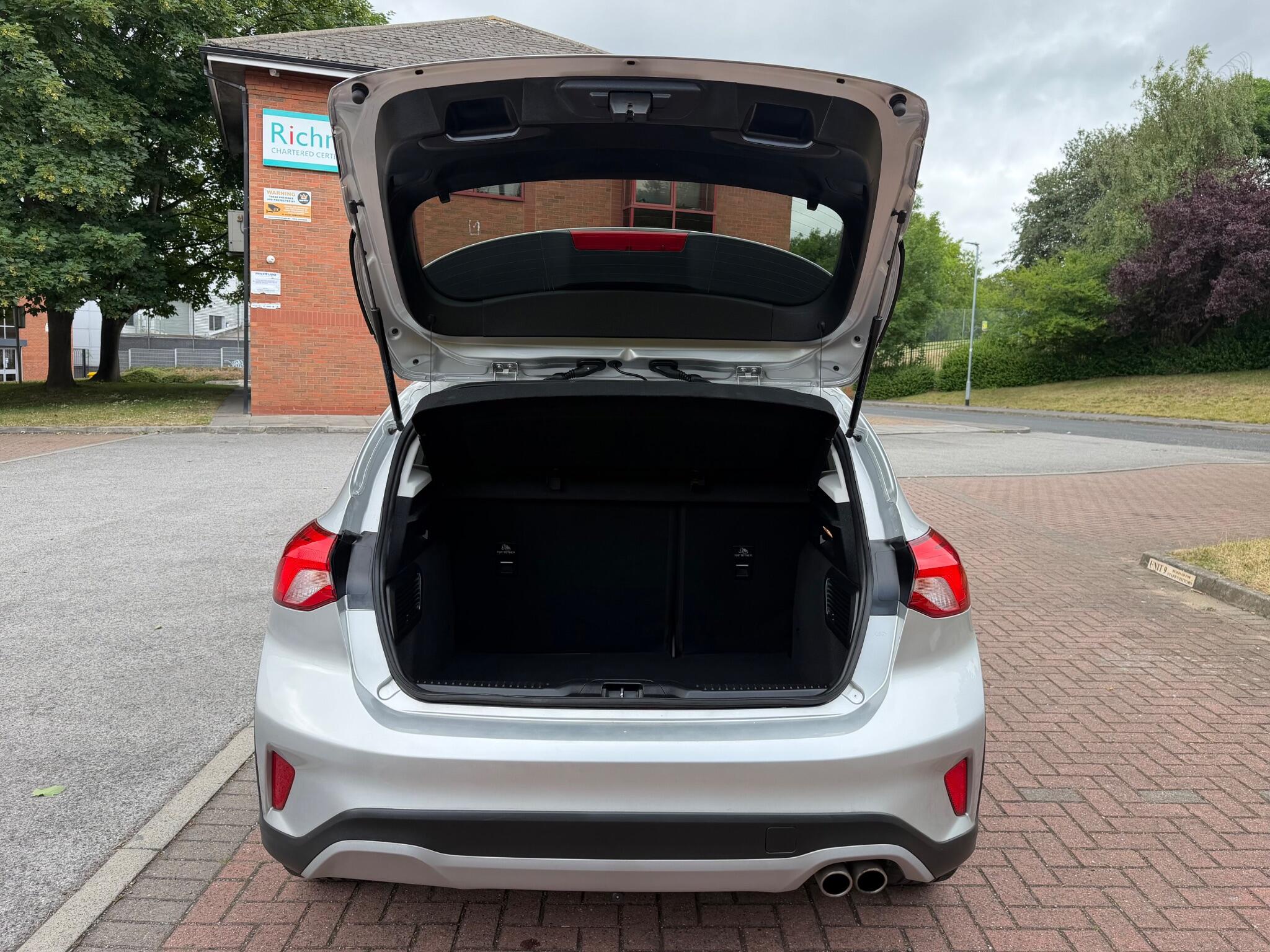 Ford Focus - Image 17