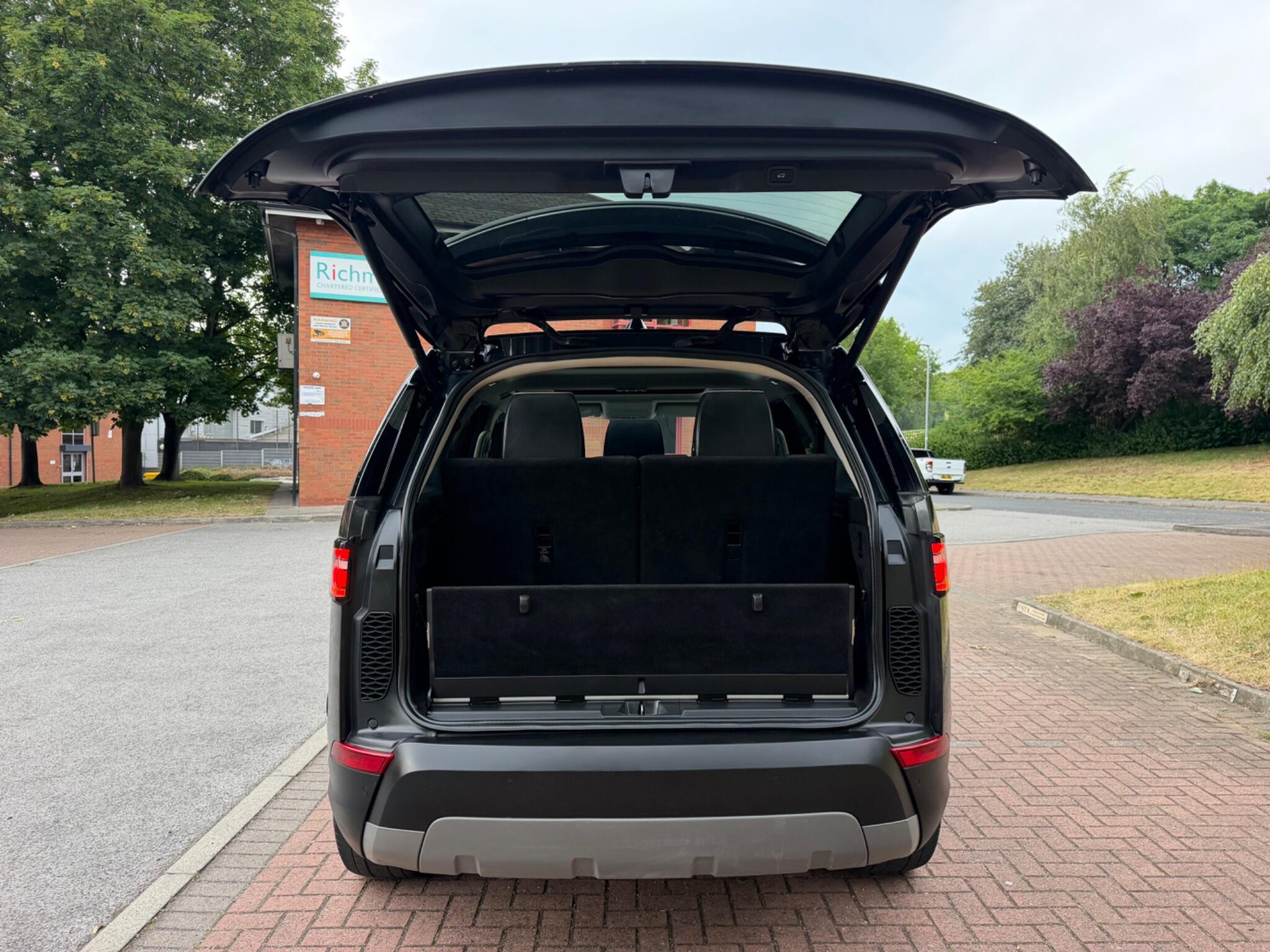 Land Rover Discovery - Image 18