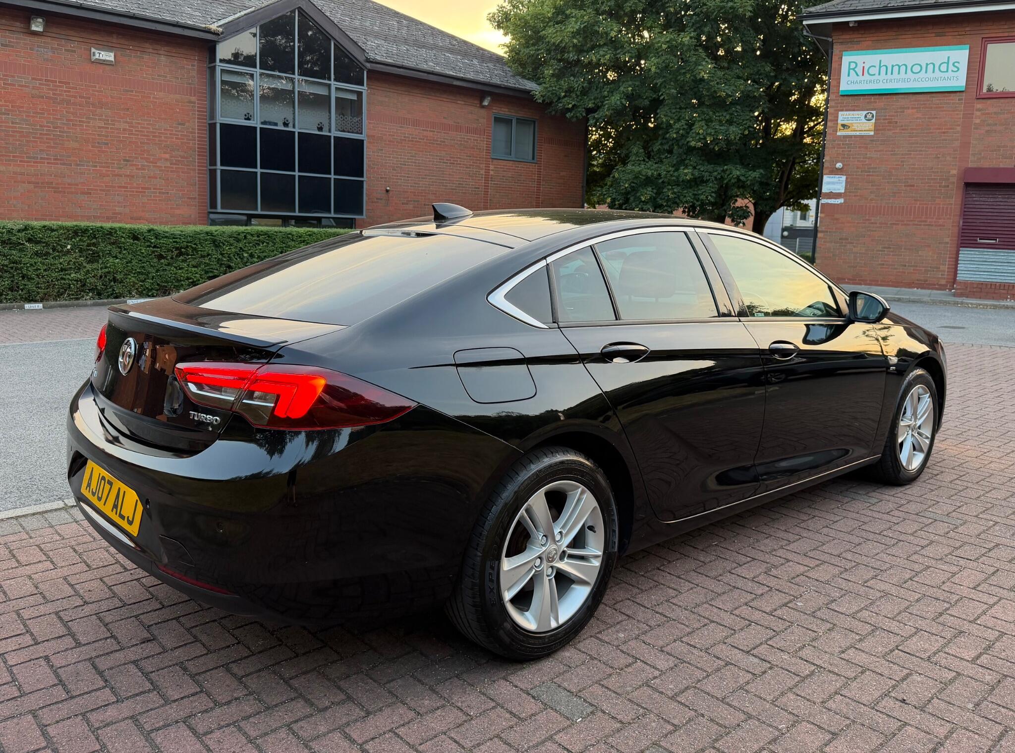 Vauxhall Insignia - Image 11
