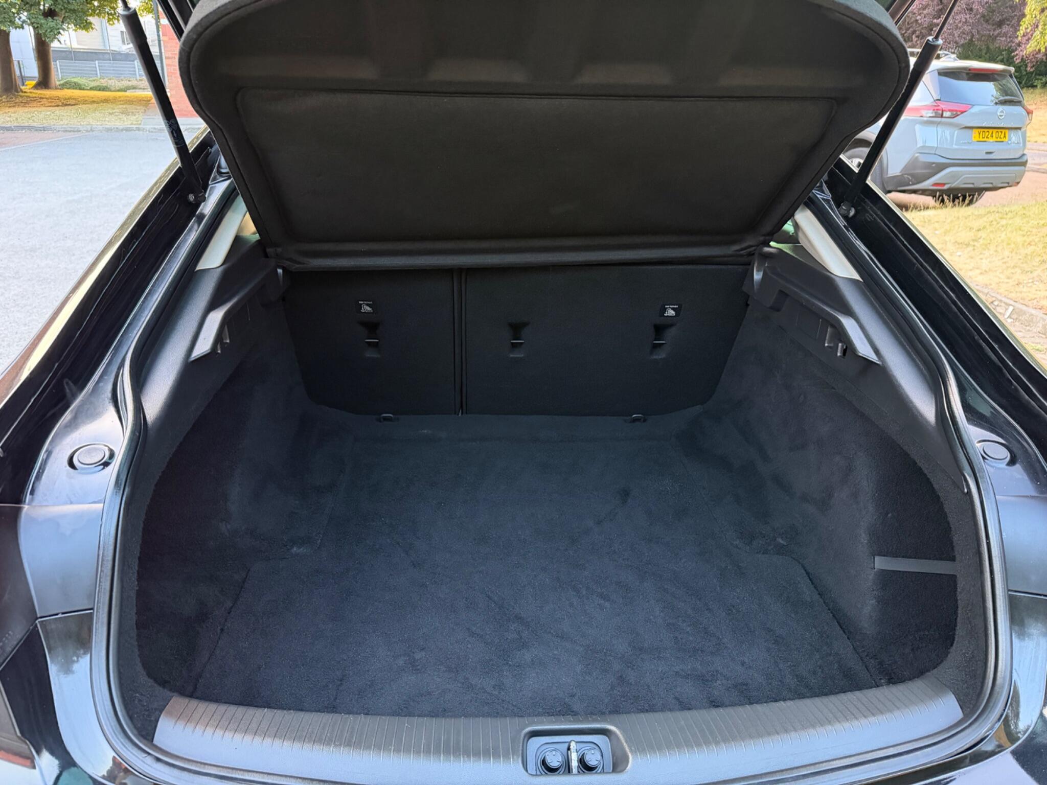 Vauxhall Insignia - Image 20