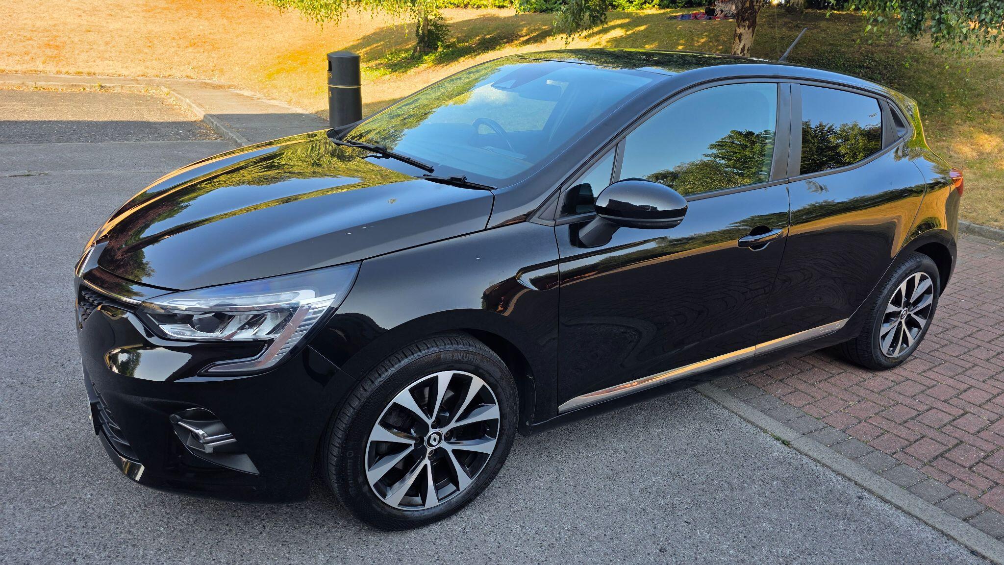Renault Clio - Image 18