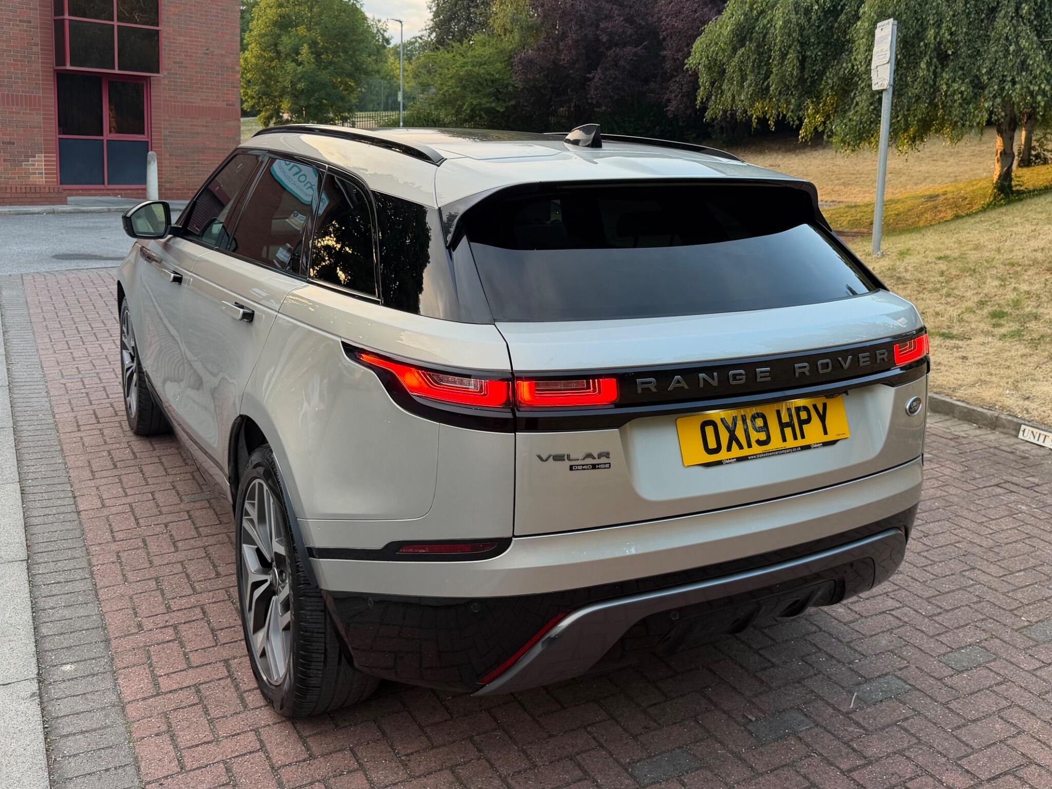 Land Rover Range Rover Velar - Image 15