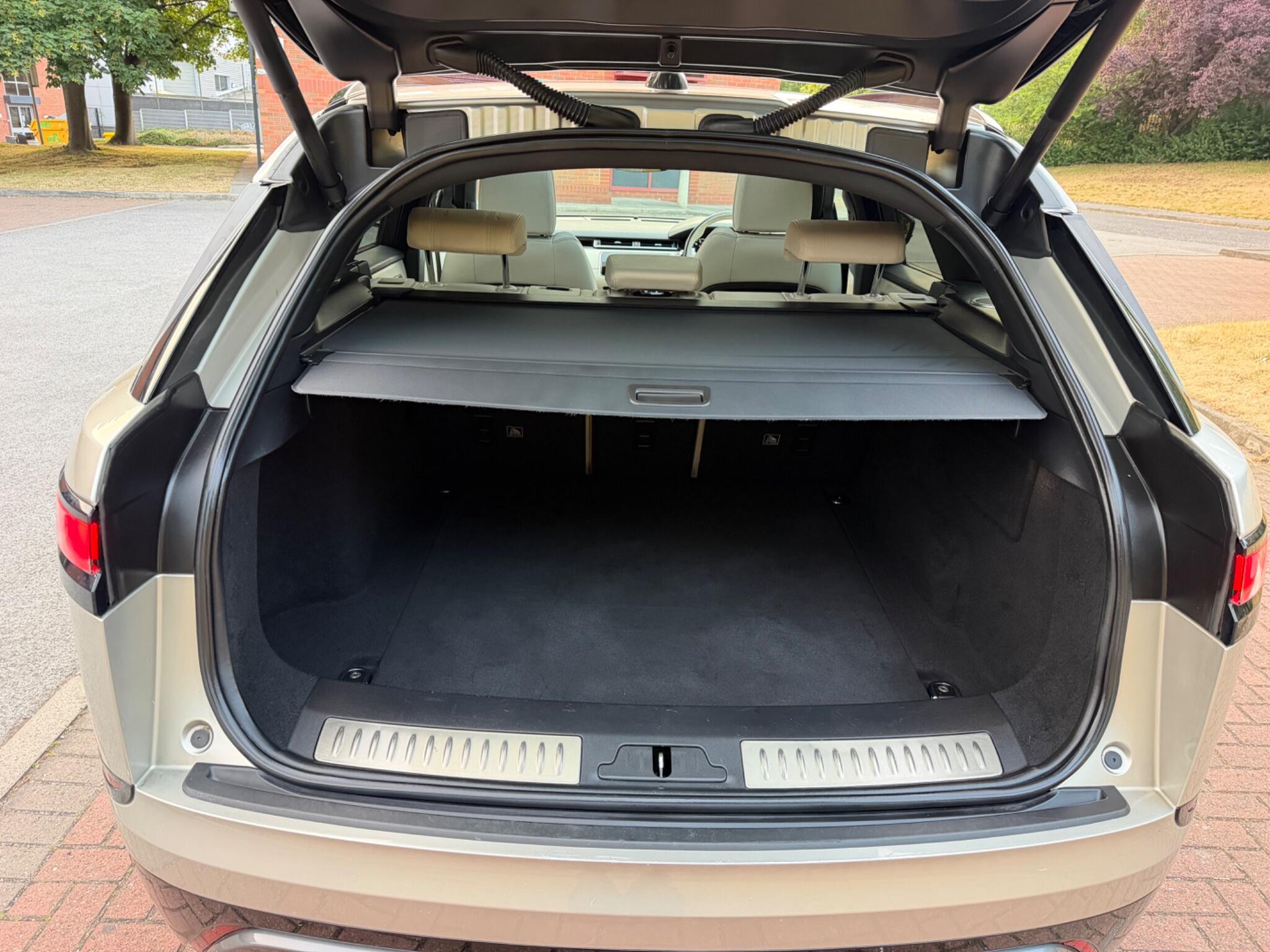 Land Rover Range Rover Velar - Image 17