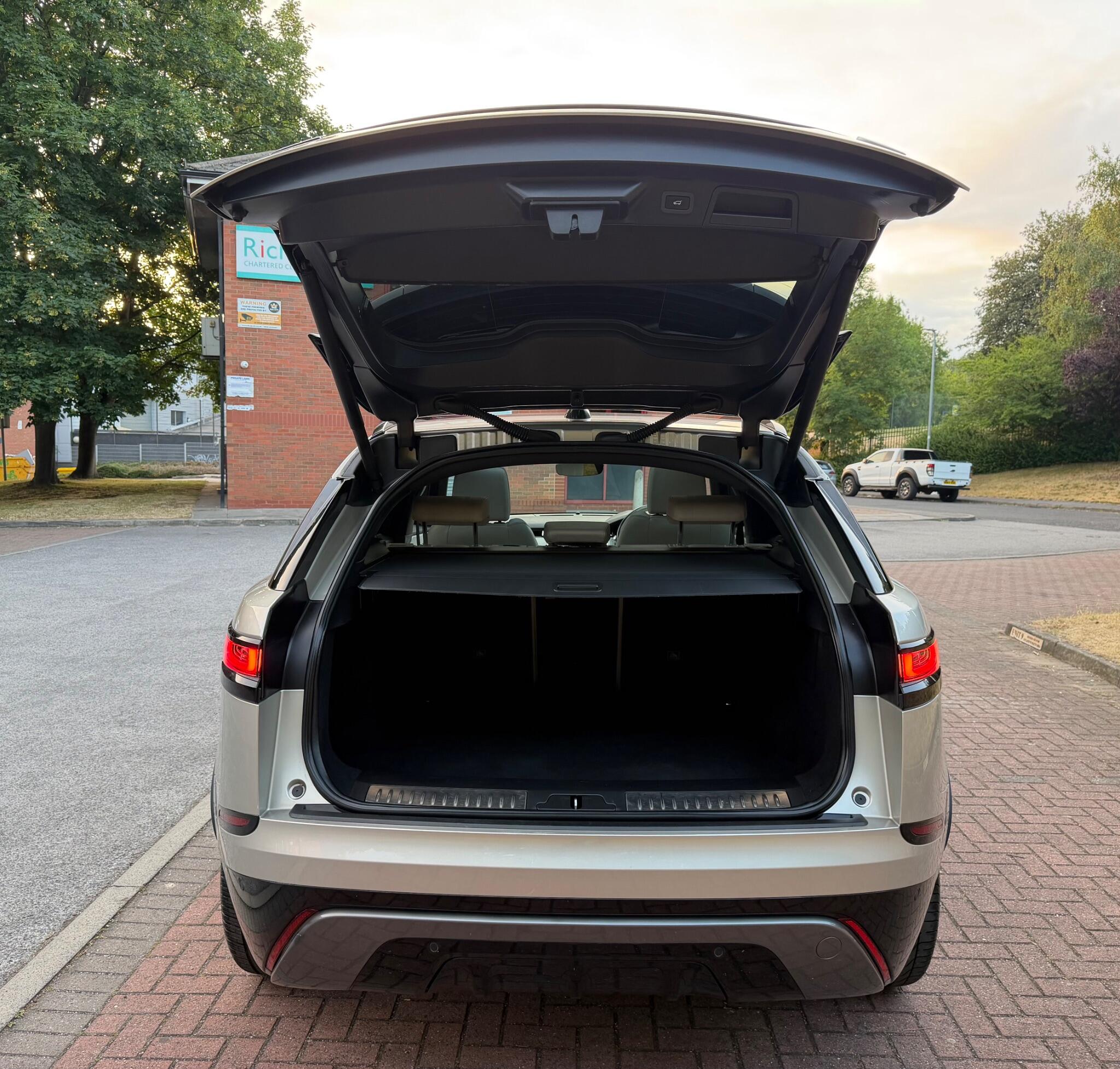 Land Rover Range Rover Velar - Image 18