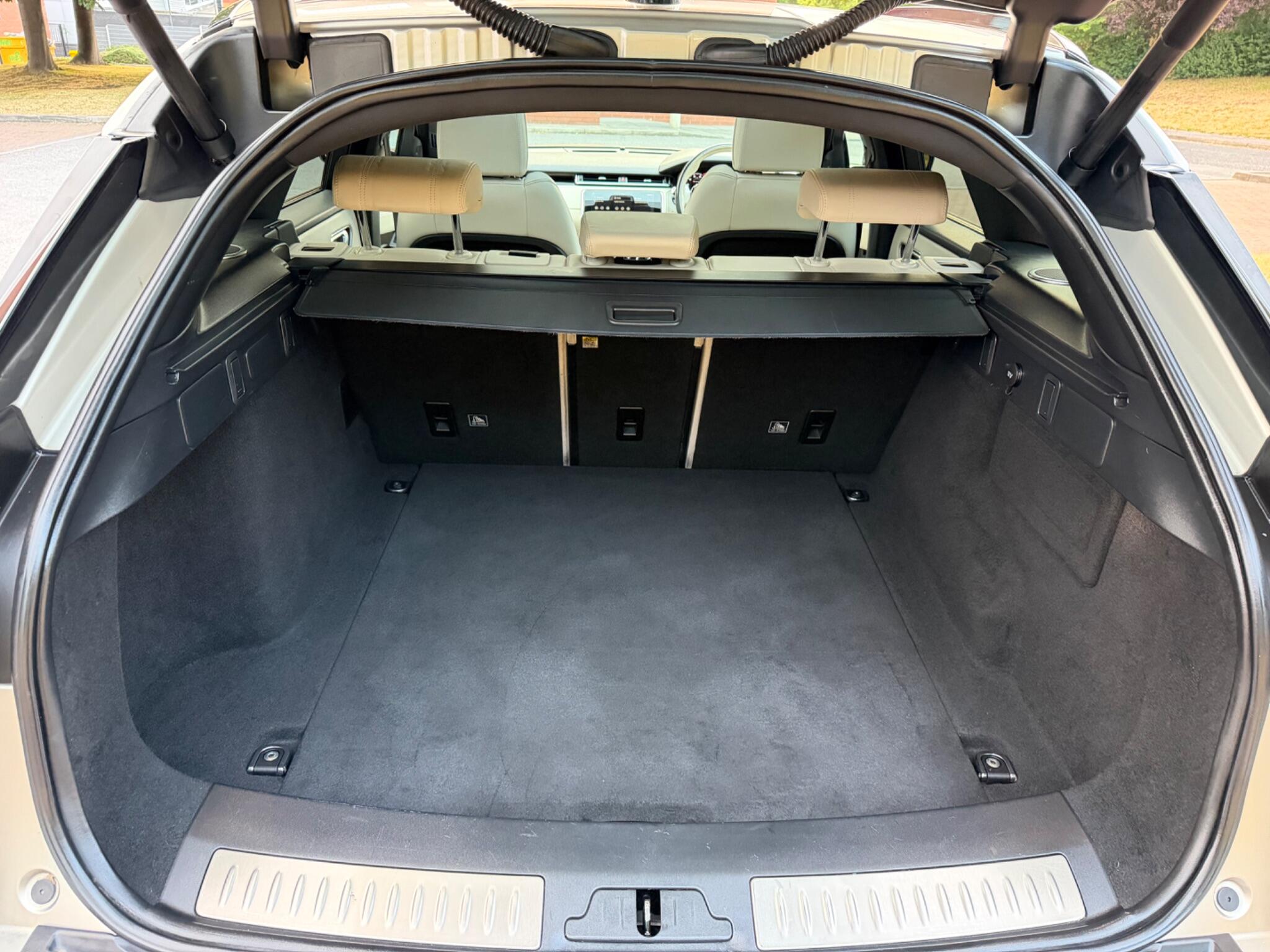 Land Rover Range Rover Velar - Image 20