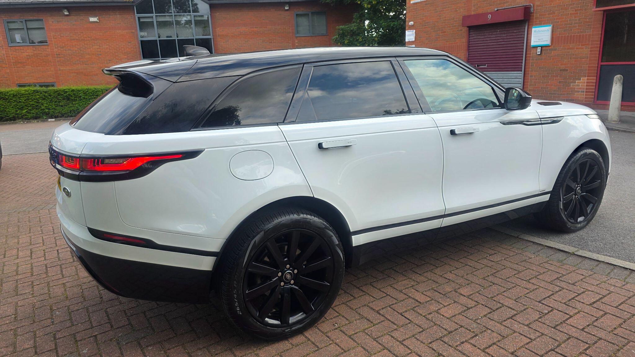 Land Rover Range Rover Velar - Image 11