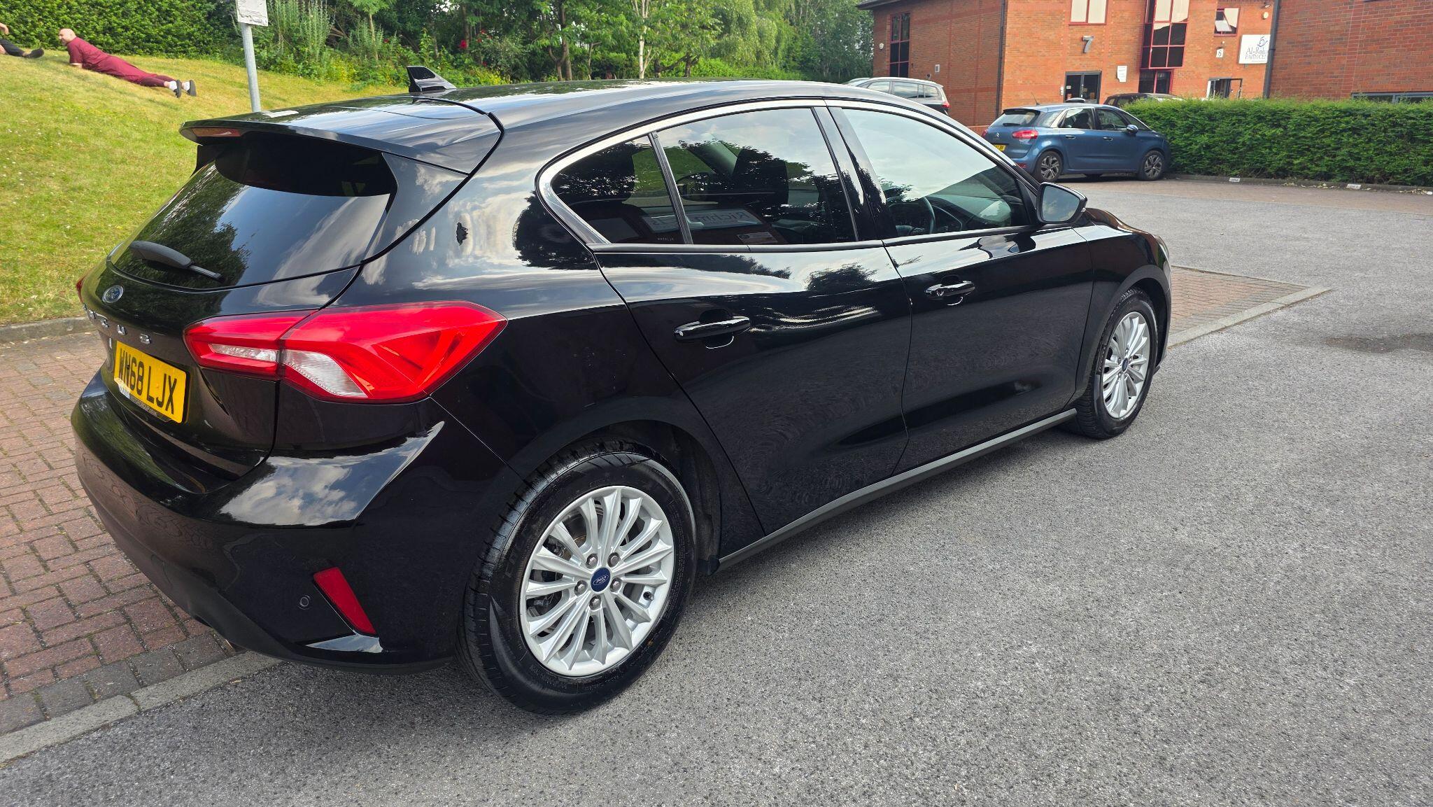 Ford Focus - Image 8