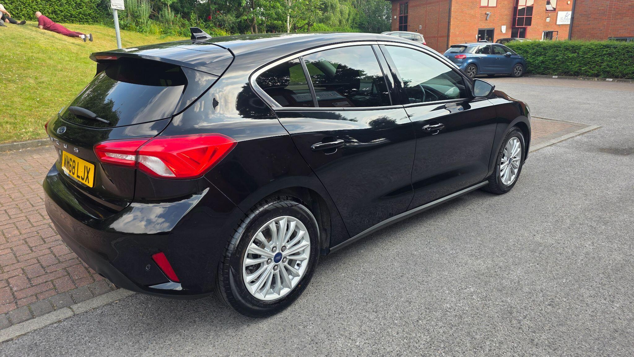 Ford Focus - Image 9
