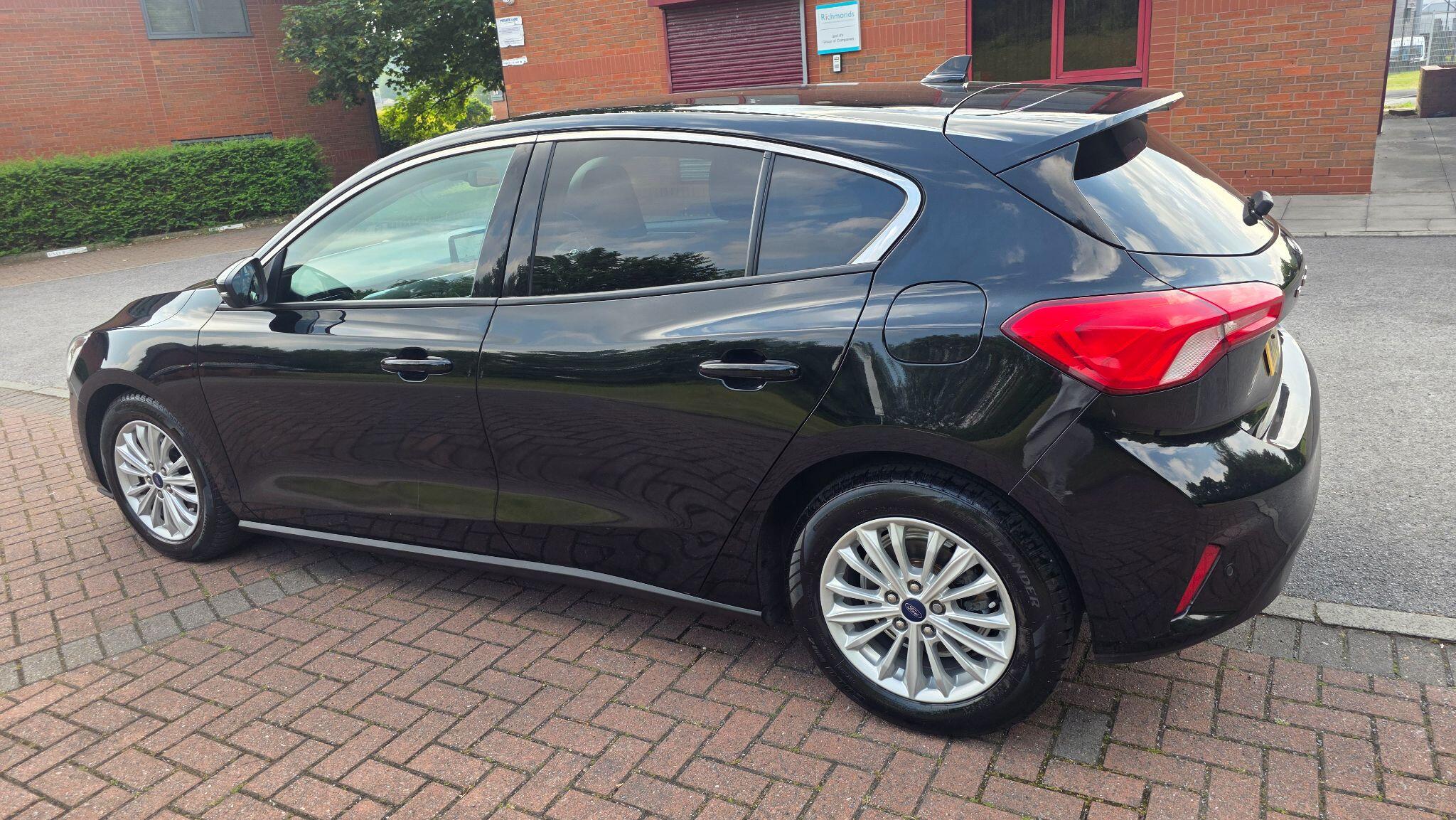 Ford Focus - Image 13