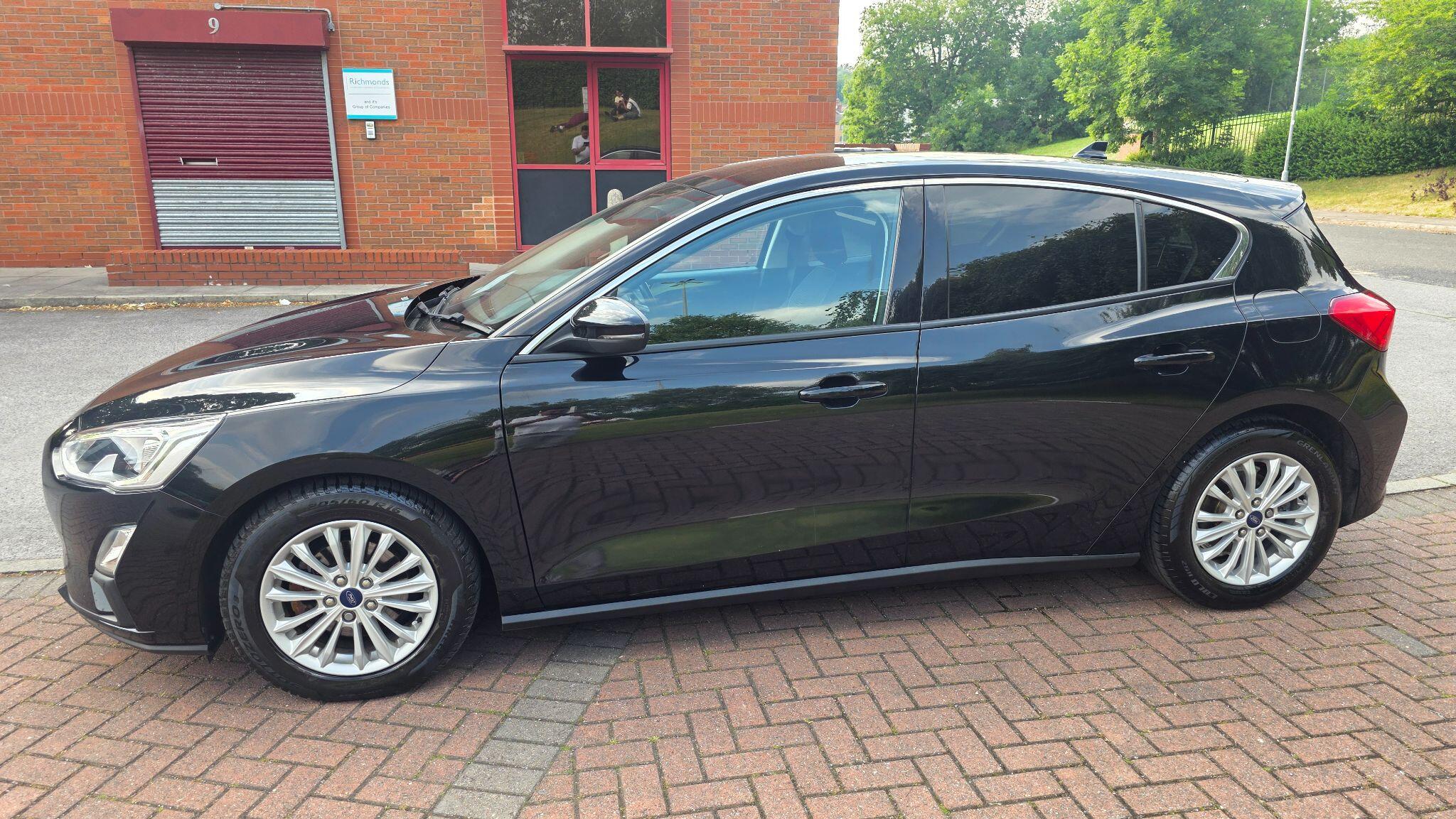 Ford Focus - Image 14