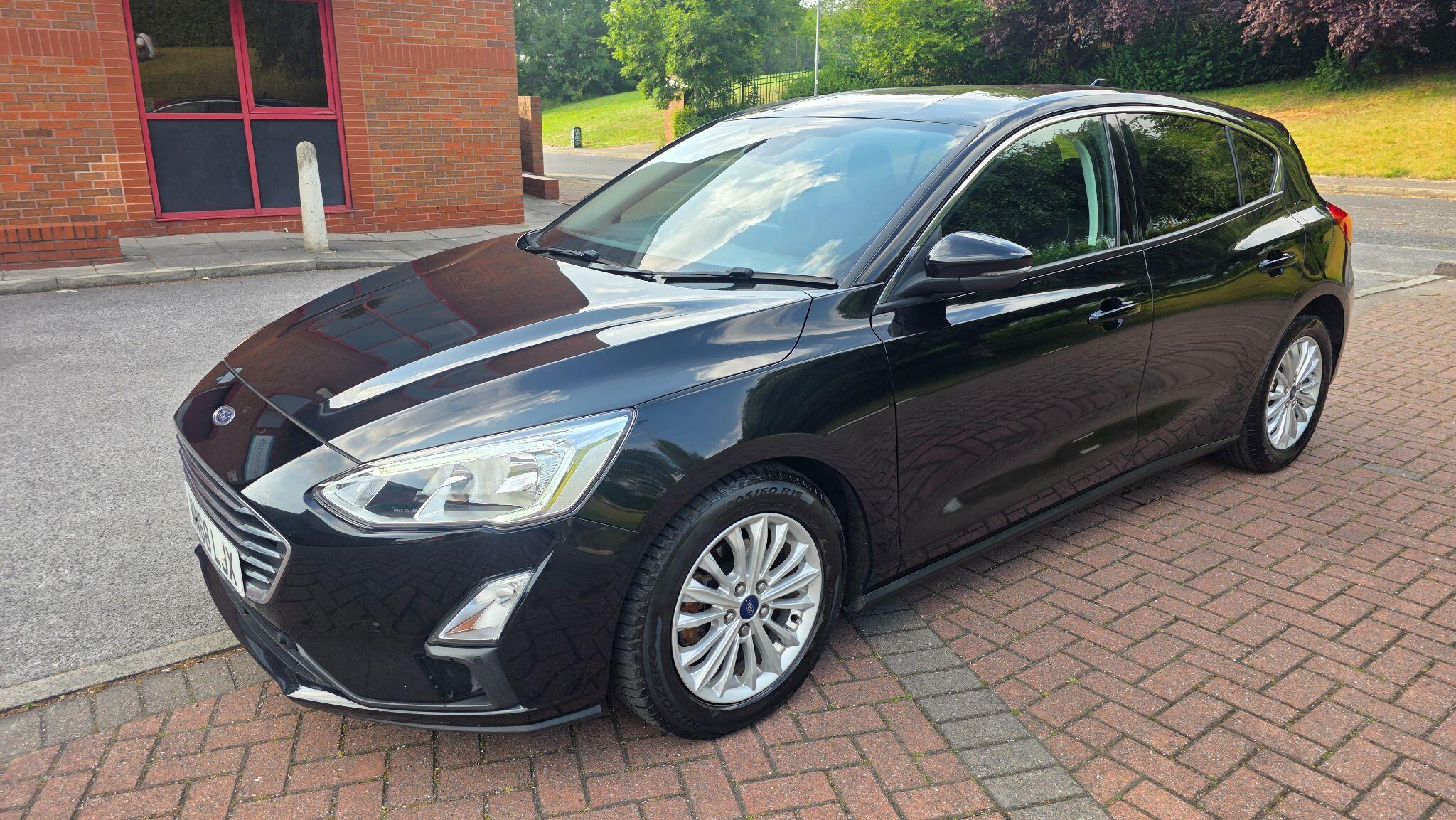 Ford Focus - Image 18