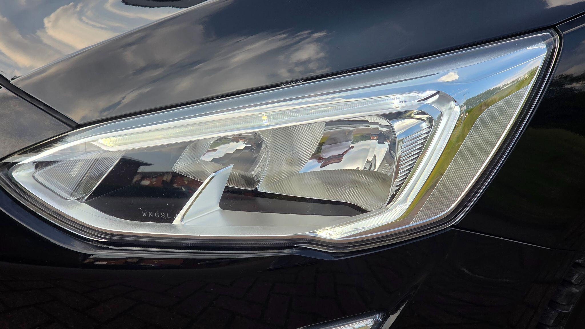 Ford Focus - Image 19