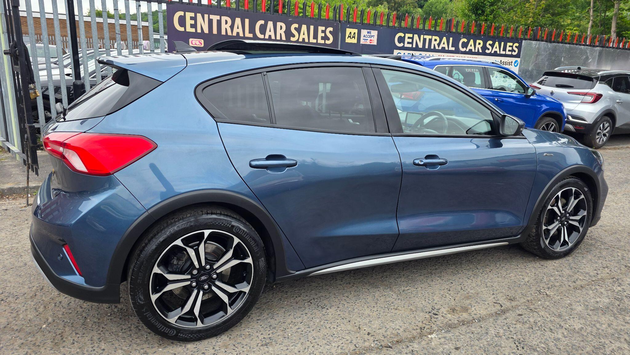 Ford Focus - Image 9