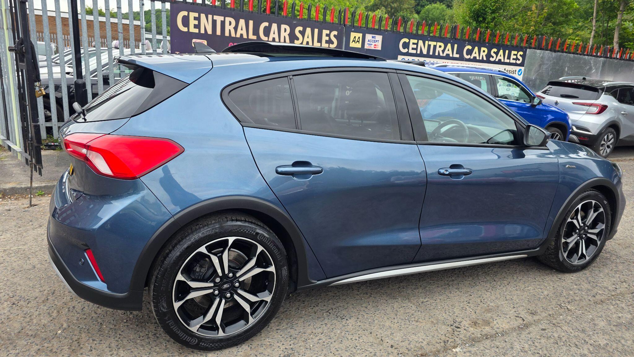 Ford Focus - Image 10
