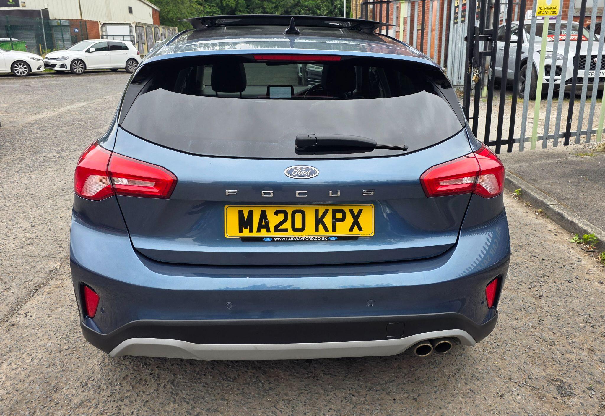 Ford Focus - Image 12