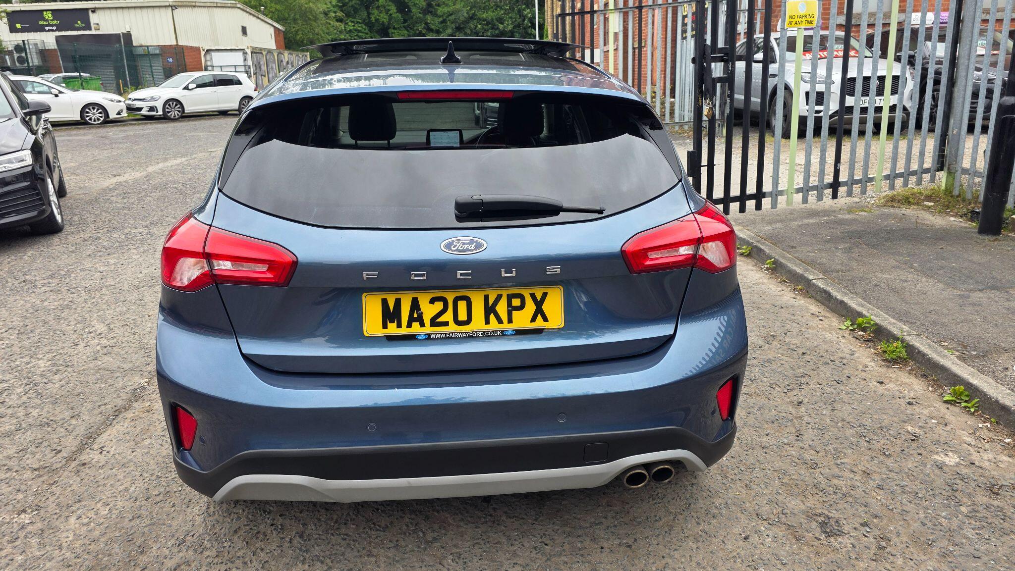 Ford Focus - Image 13