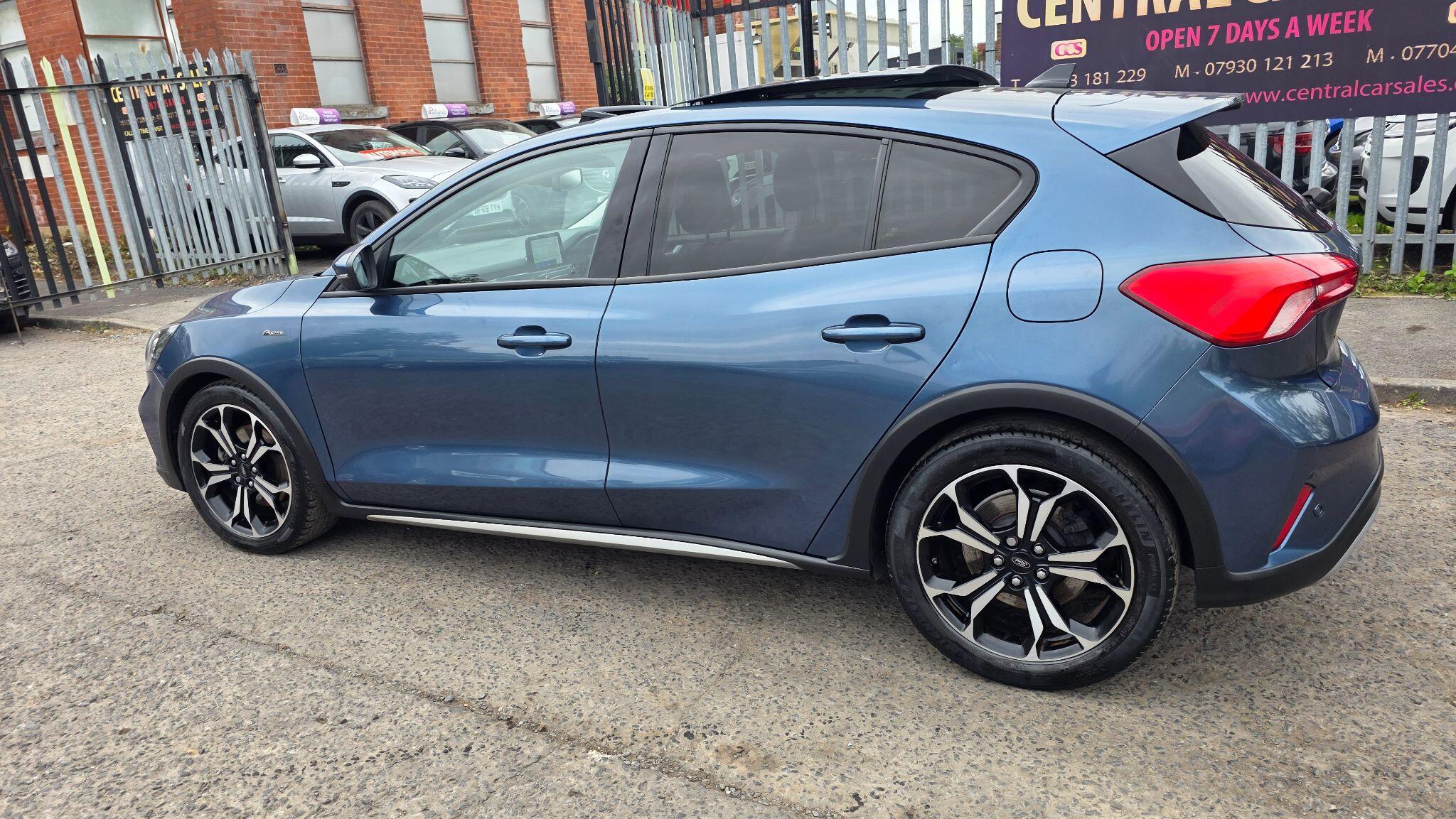Ford Focus - Image 16