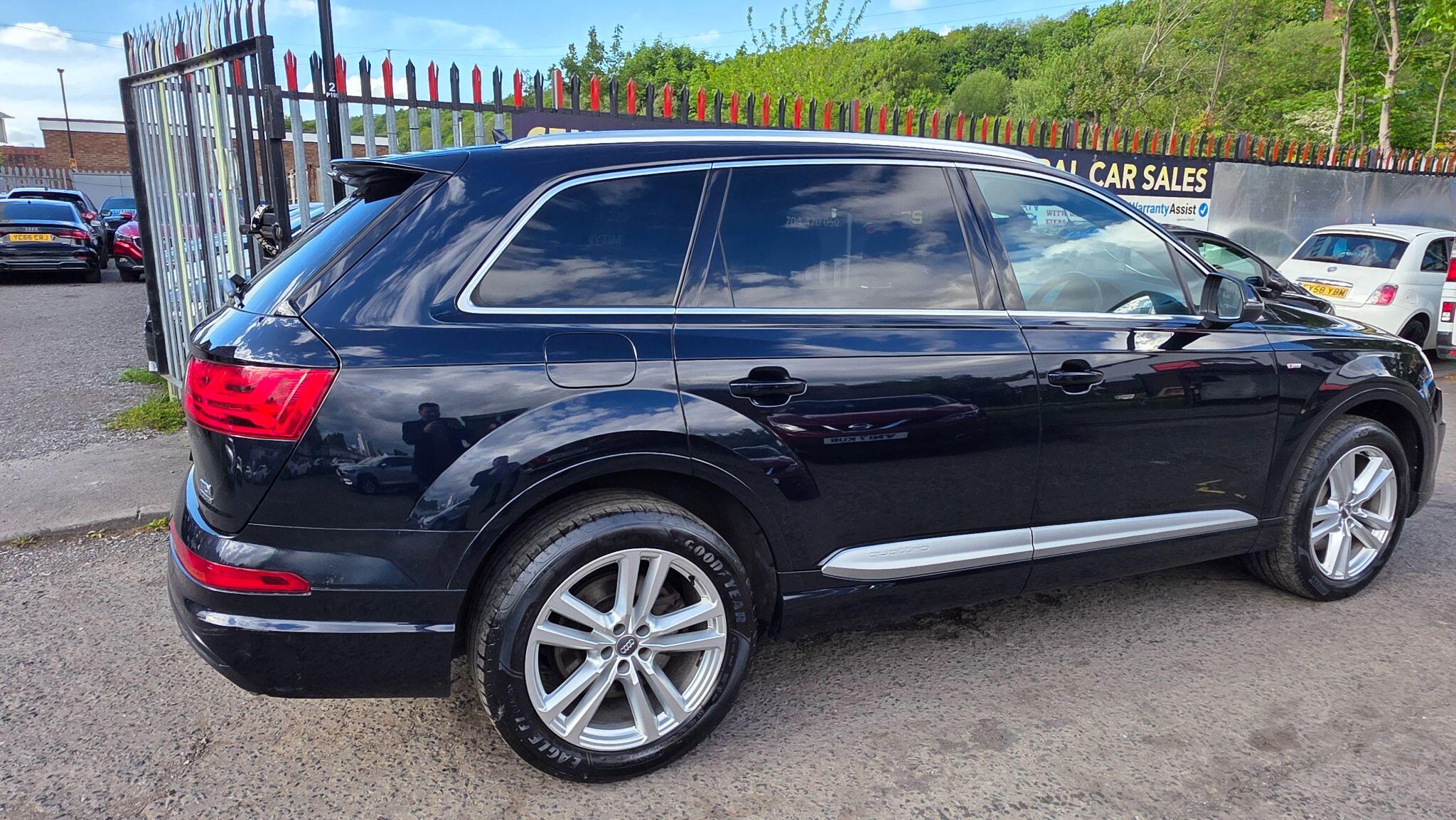 Audi Q7 - Image 10