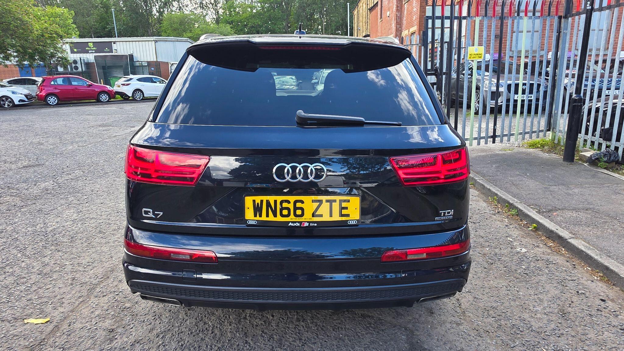 Audi Q7 - Image 11