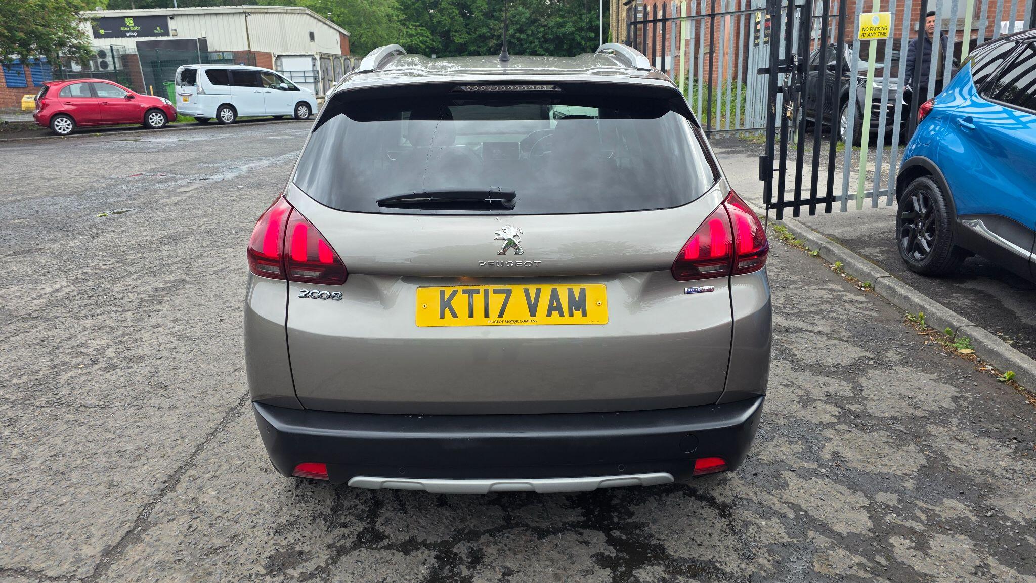 Peugeot 2008 - Image 9