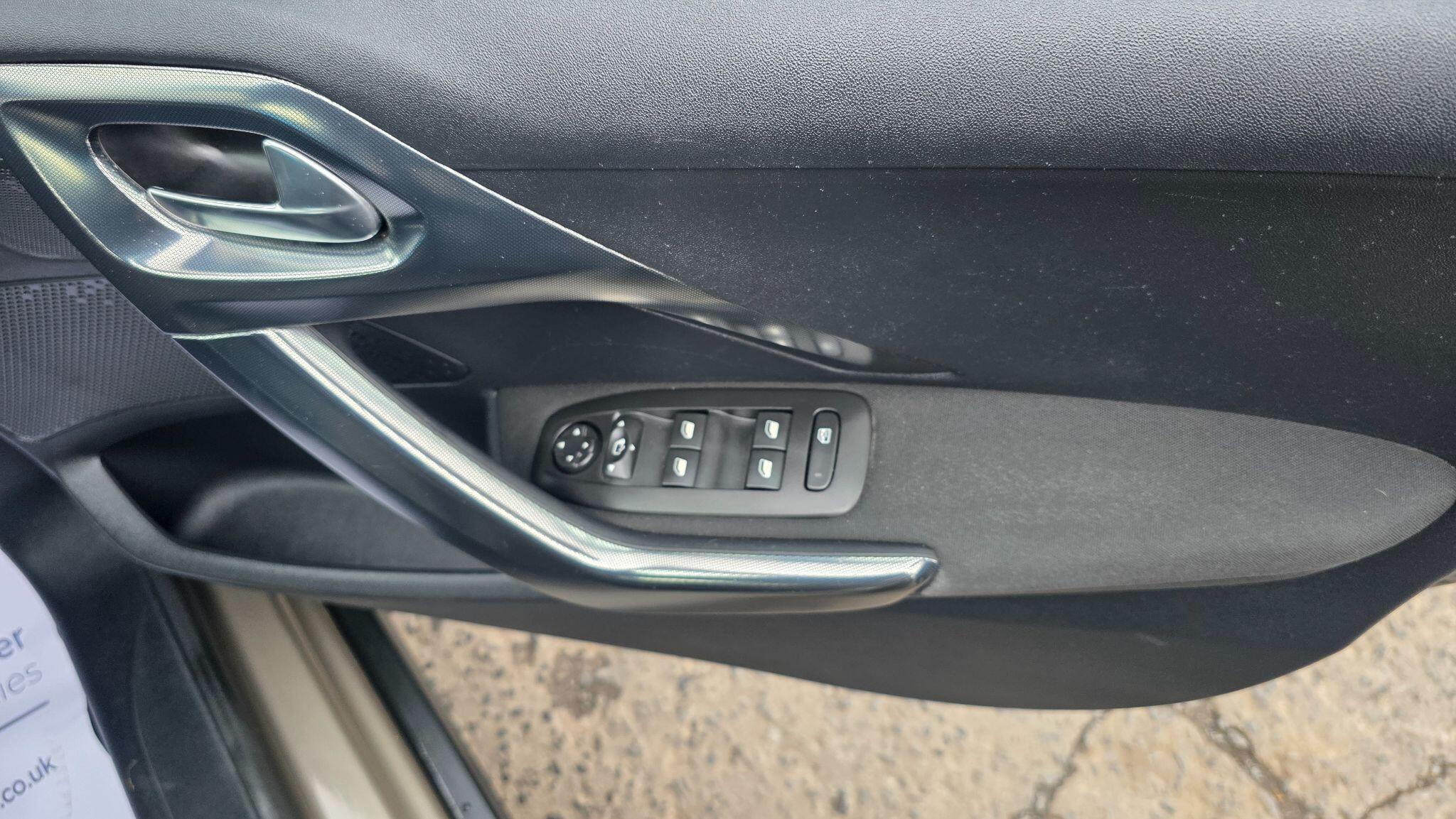 Peugeot 2008 - Image 20
