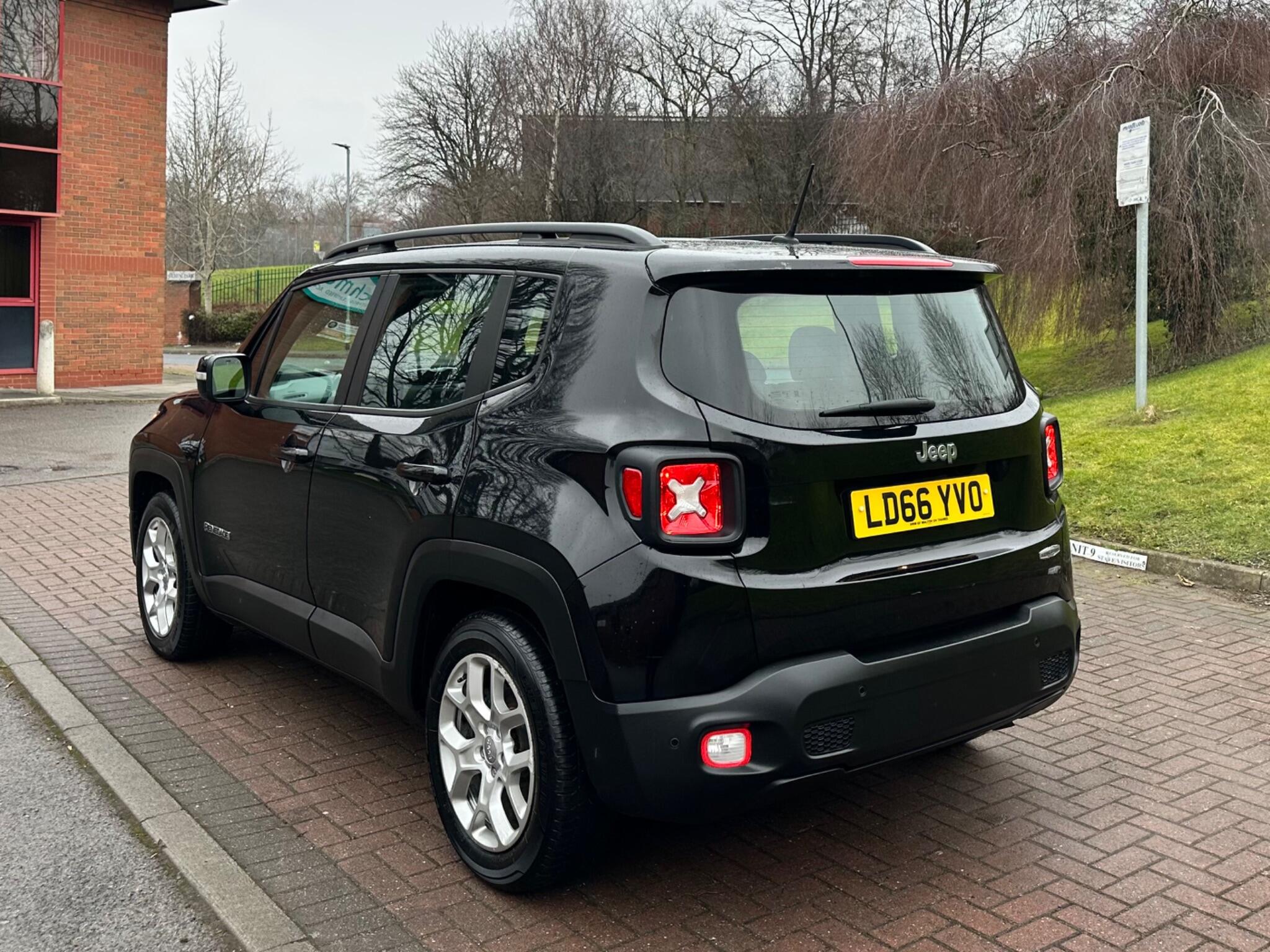 Jeep Renegade - Image 14