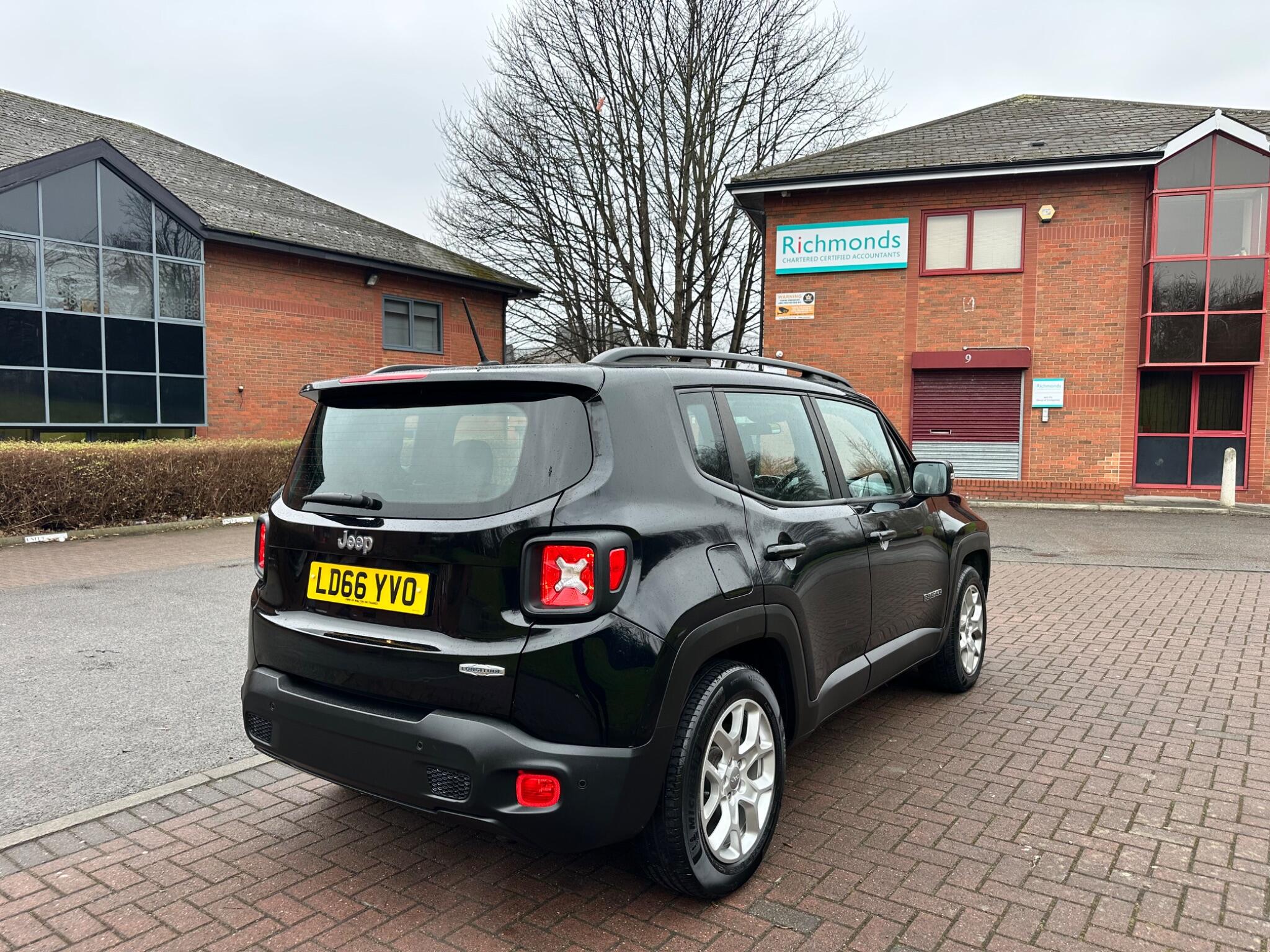 Jeep Renegade - Image 16