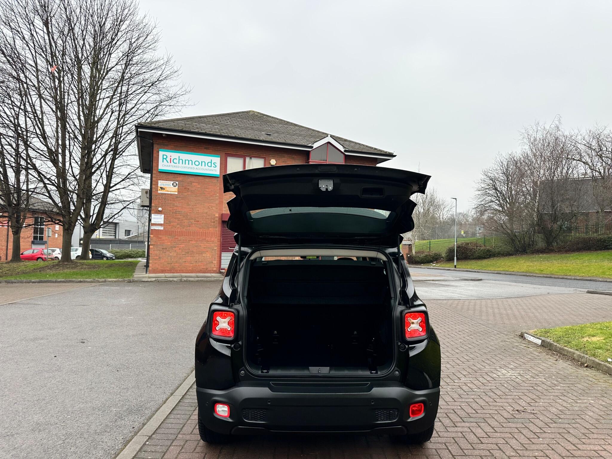 Jeep Renegade - Image 18