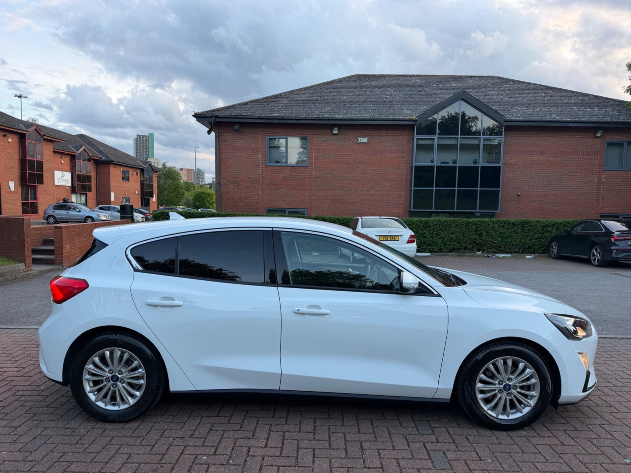 Ford Focus - Image 6