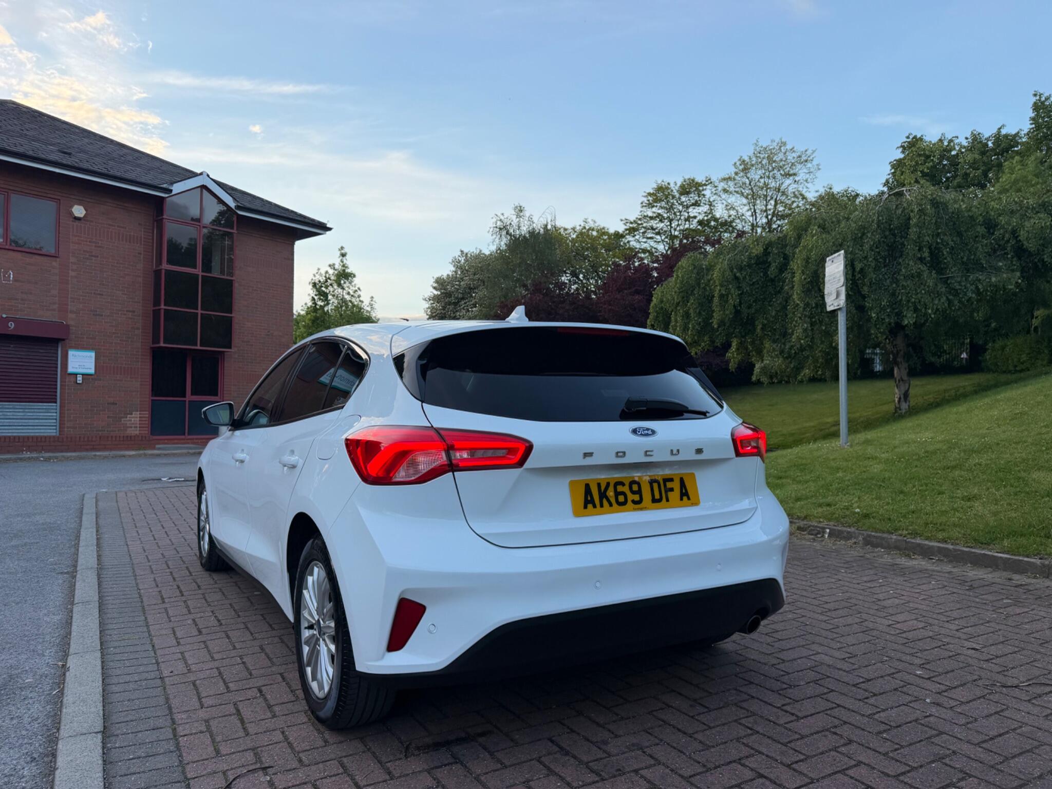 Ford Focus - Image 12