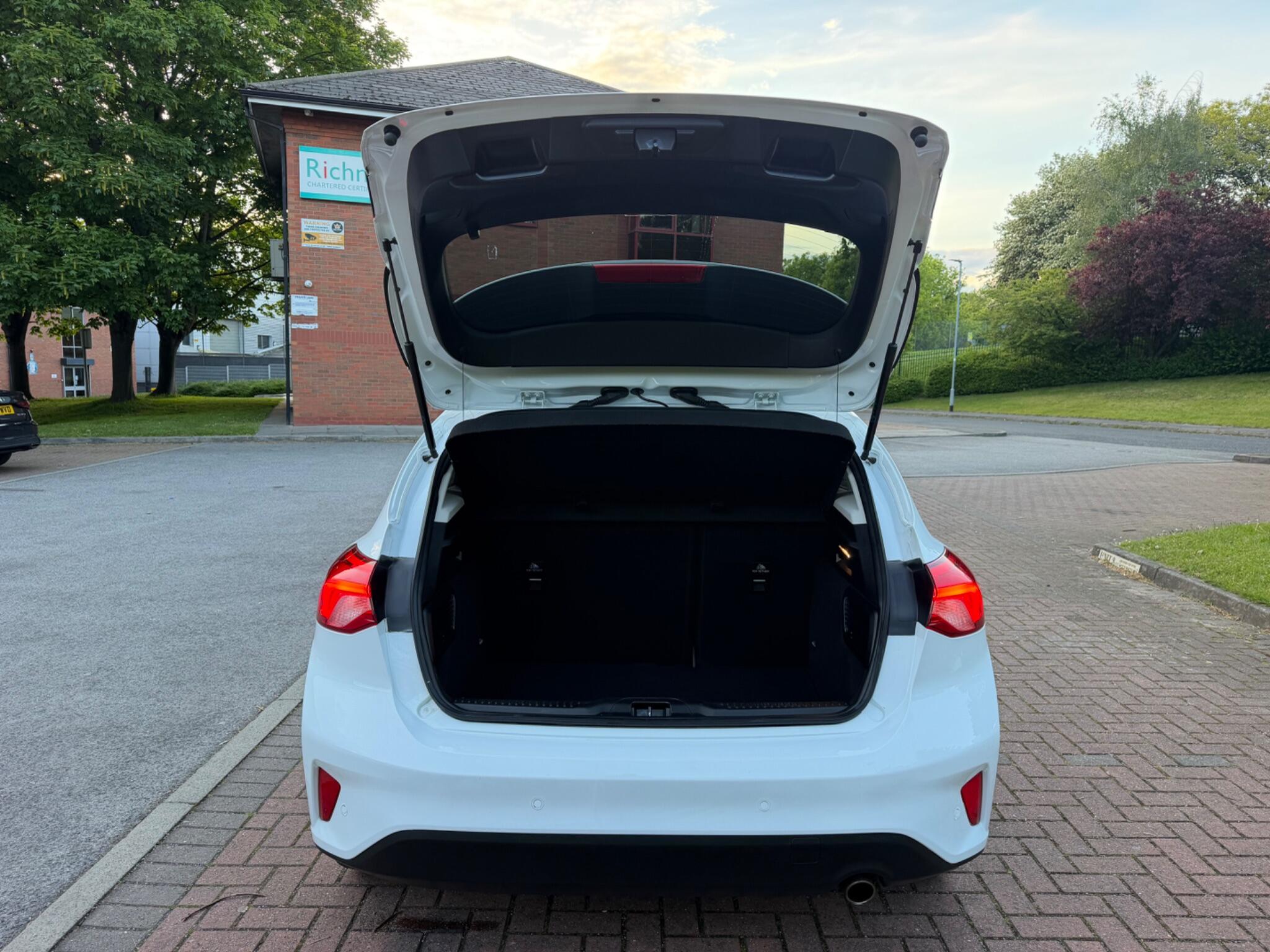 Ford Focus - Image 15