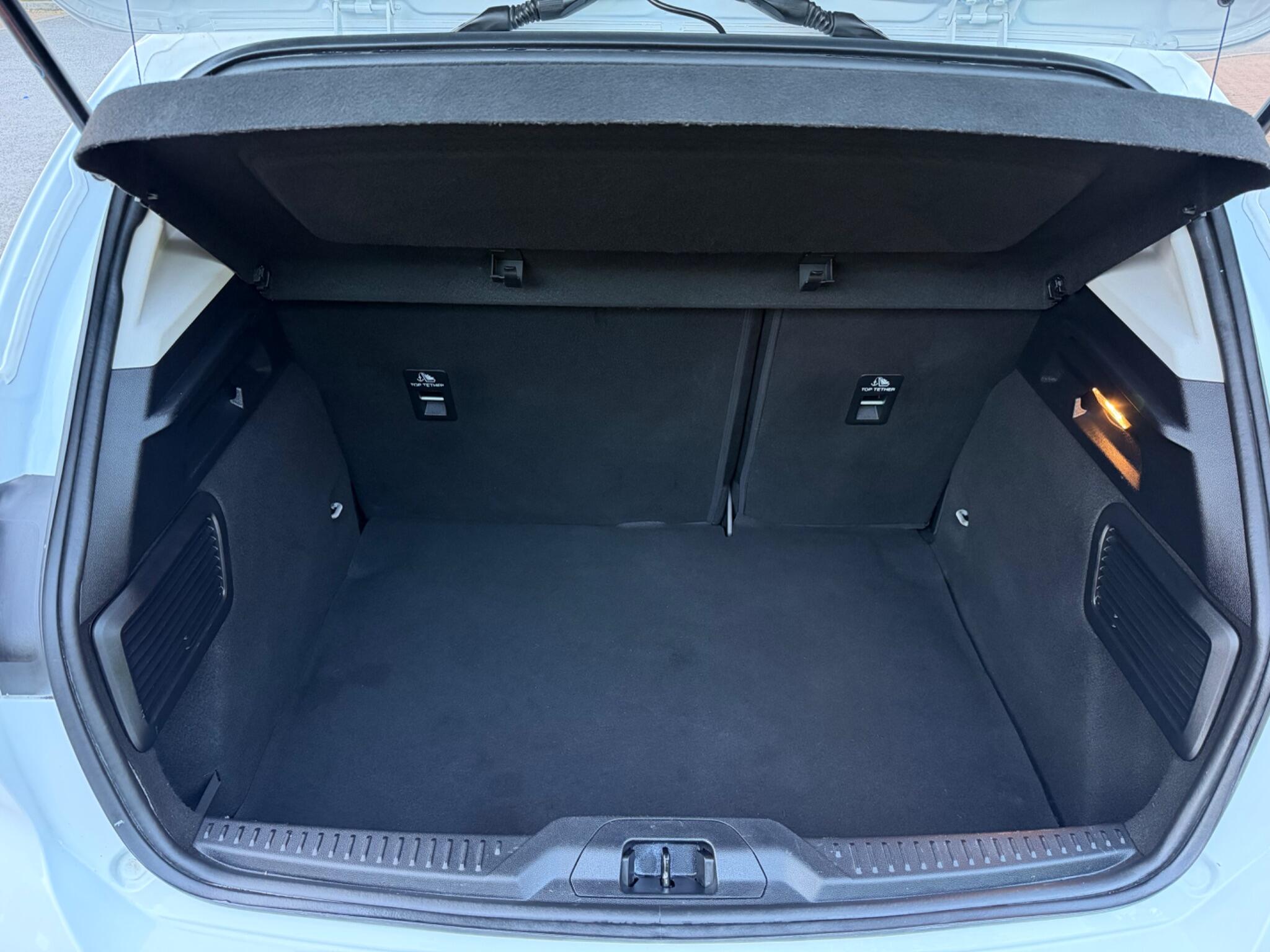 Ford Focus - Image 16