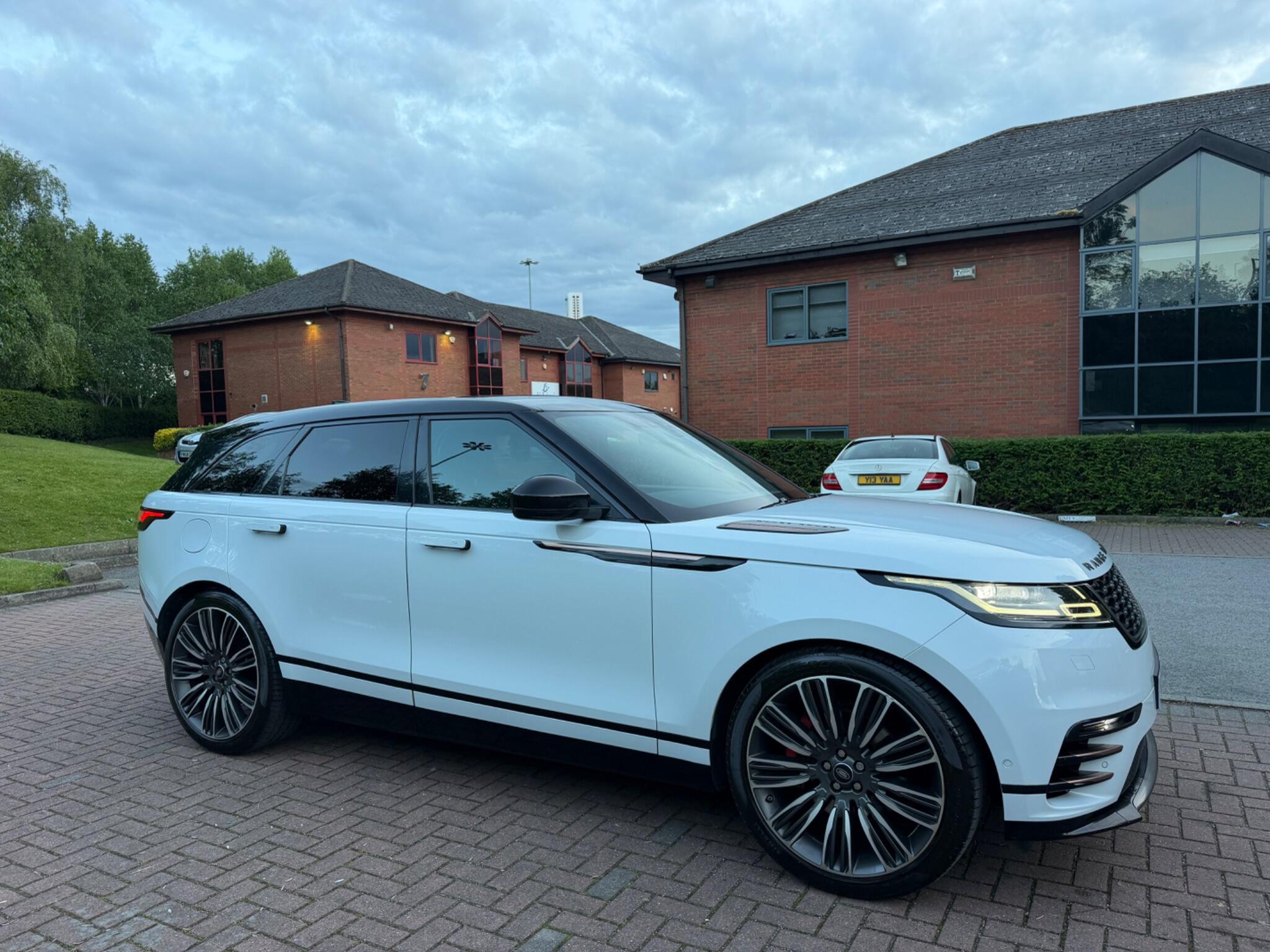 Land Rover Range Rover Velar - Image 9