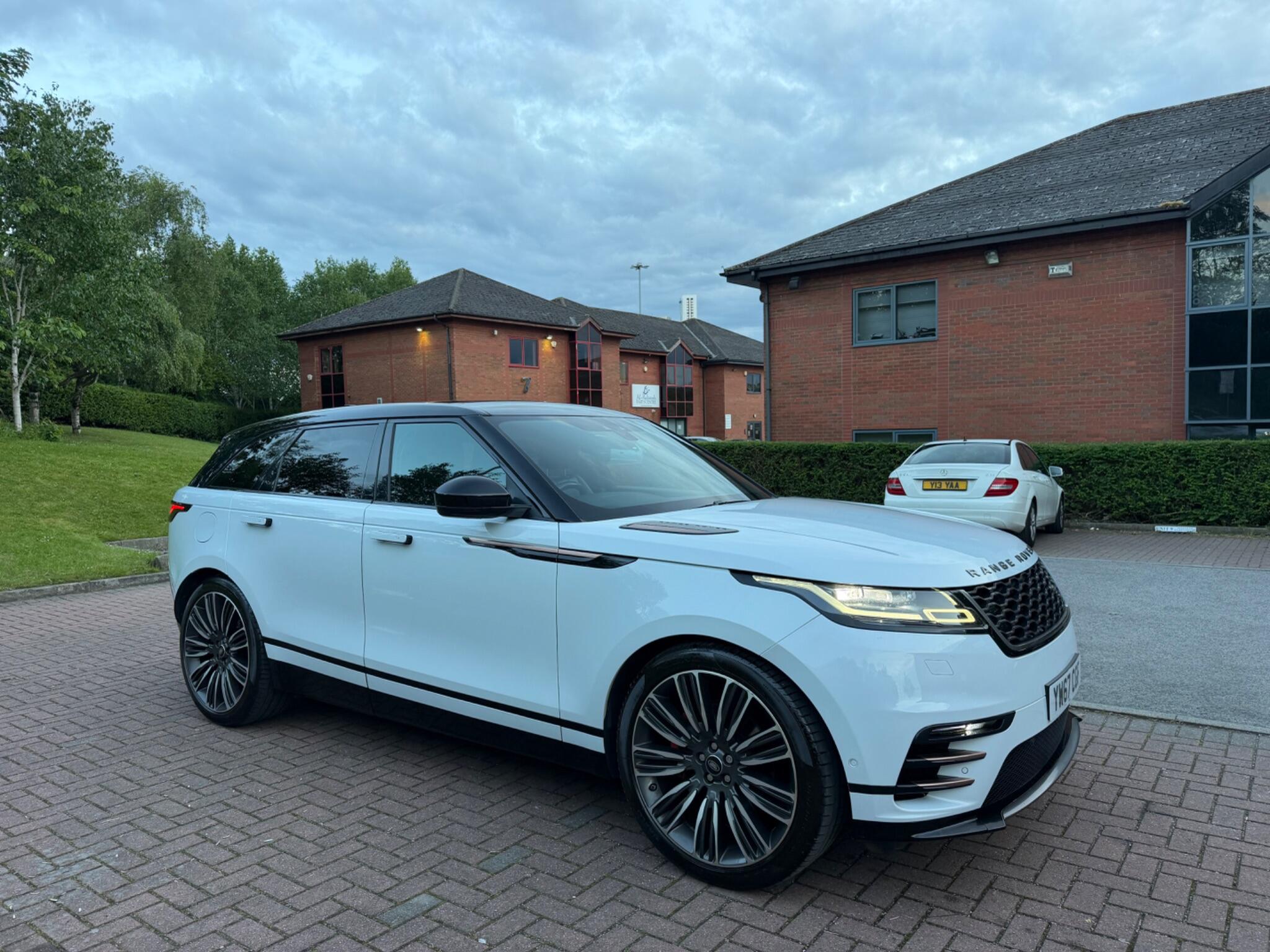 Land Rover Range Rover Velar - Image 11