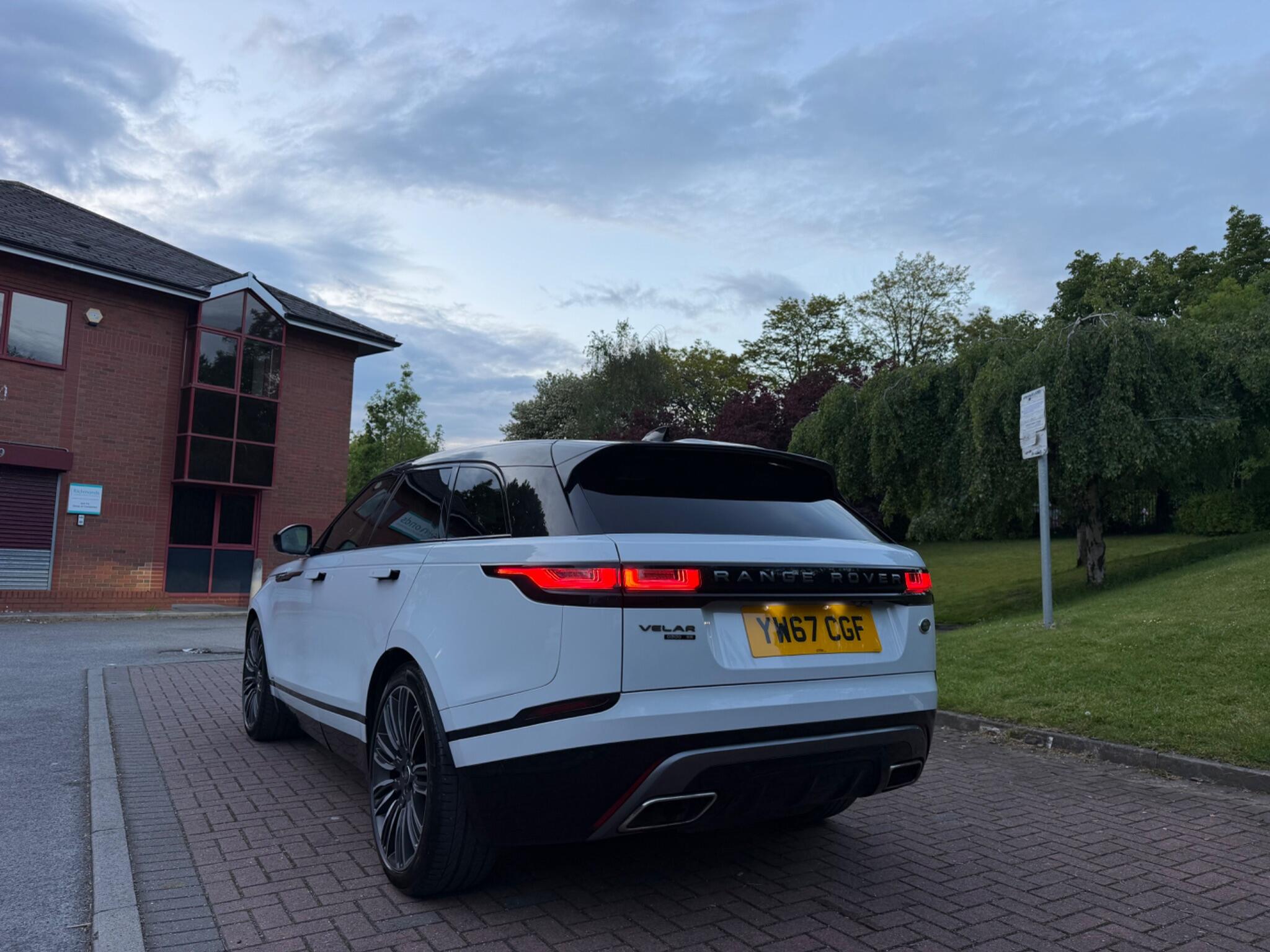 Land Rover Range Rover Velar - Image 15