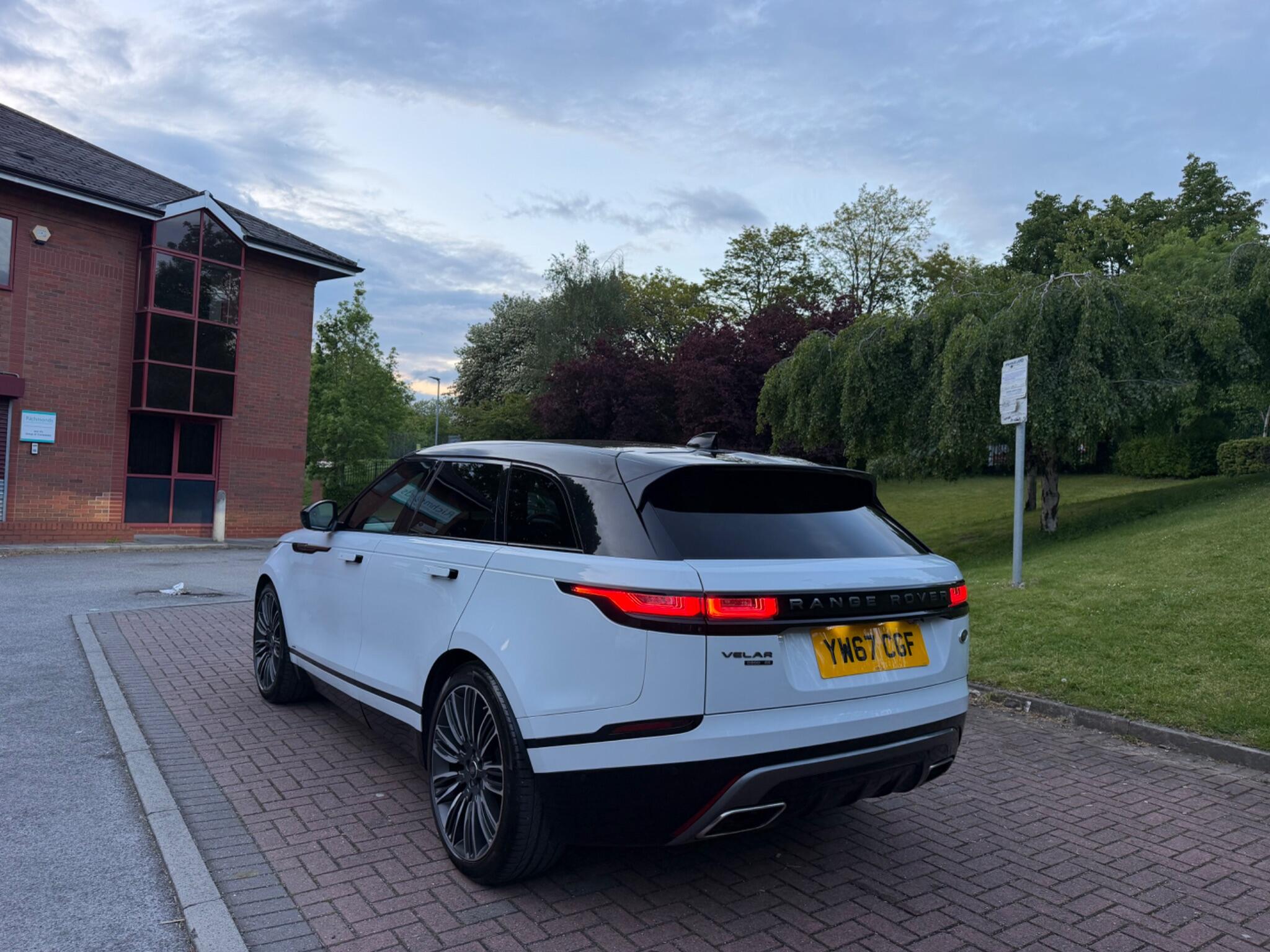 Land Rover Range Rover Velar - Image 16