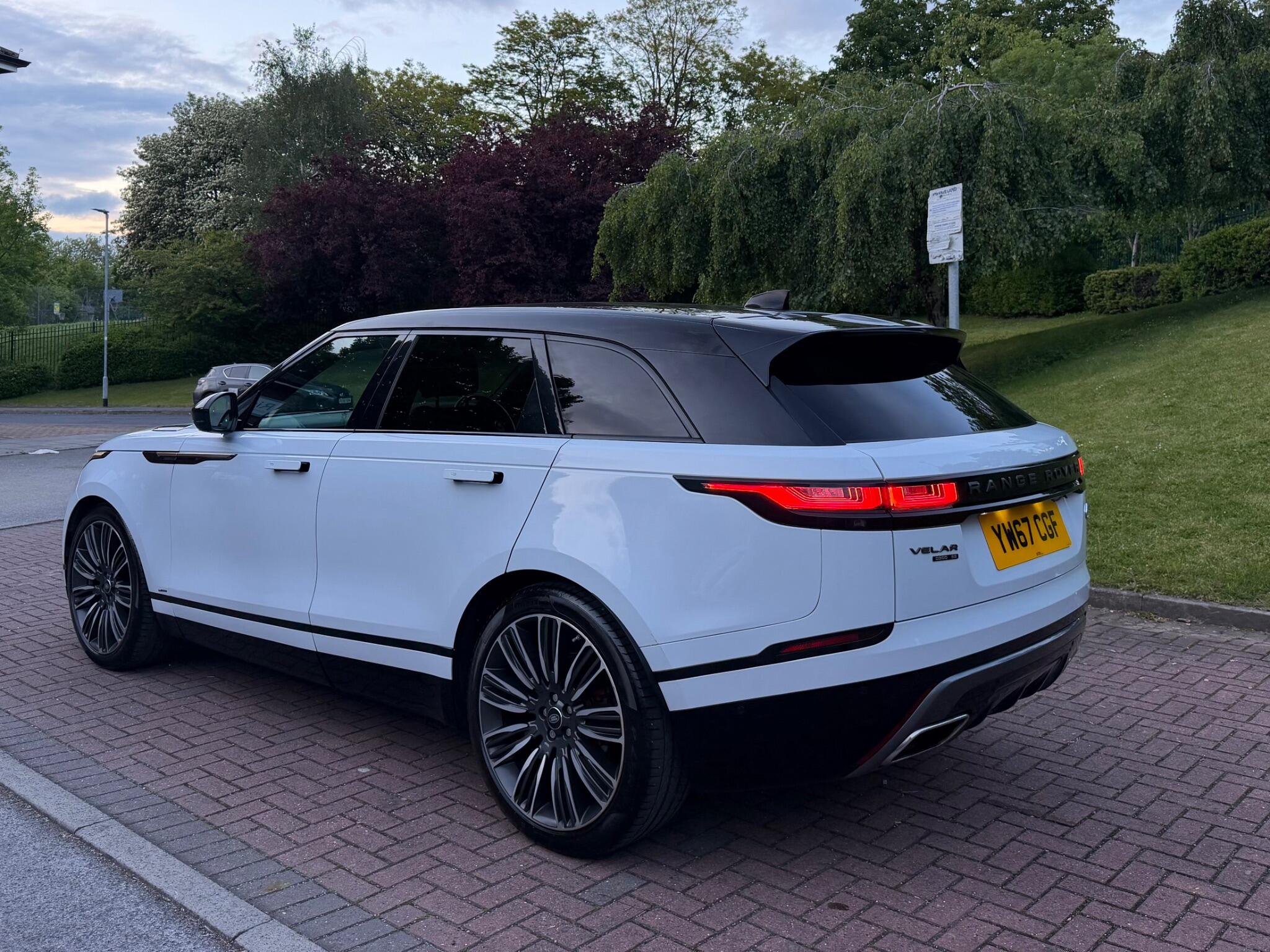 Land Rover Range Rover Velar - Image 17