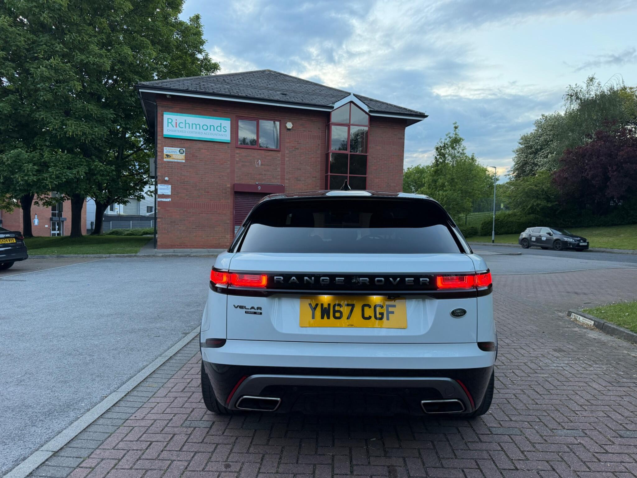 Land Rover Range Rover Velar - Image 19