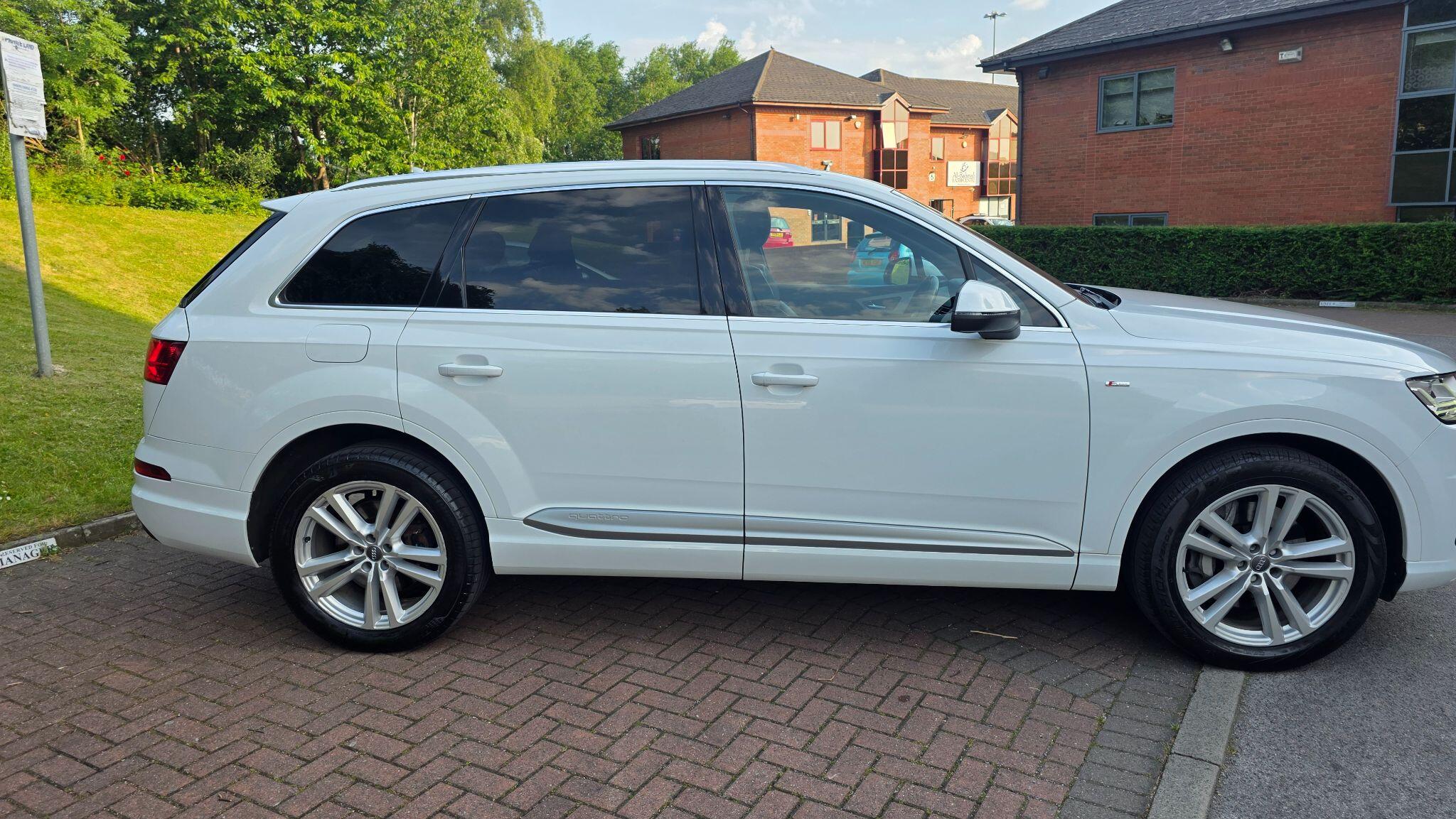 Audi Q7 - Image 10