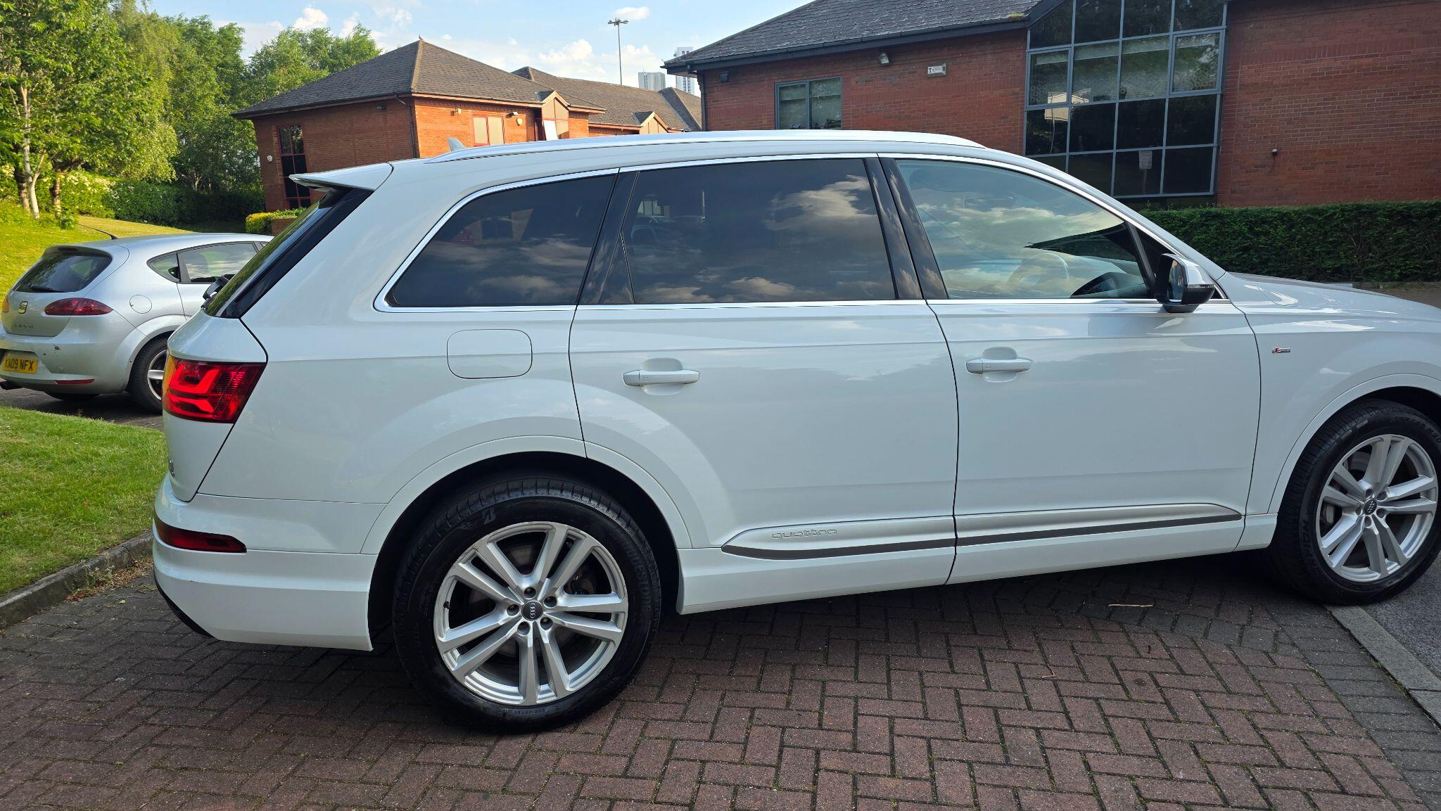 Audi Q7 - Image 13