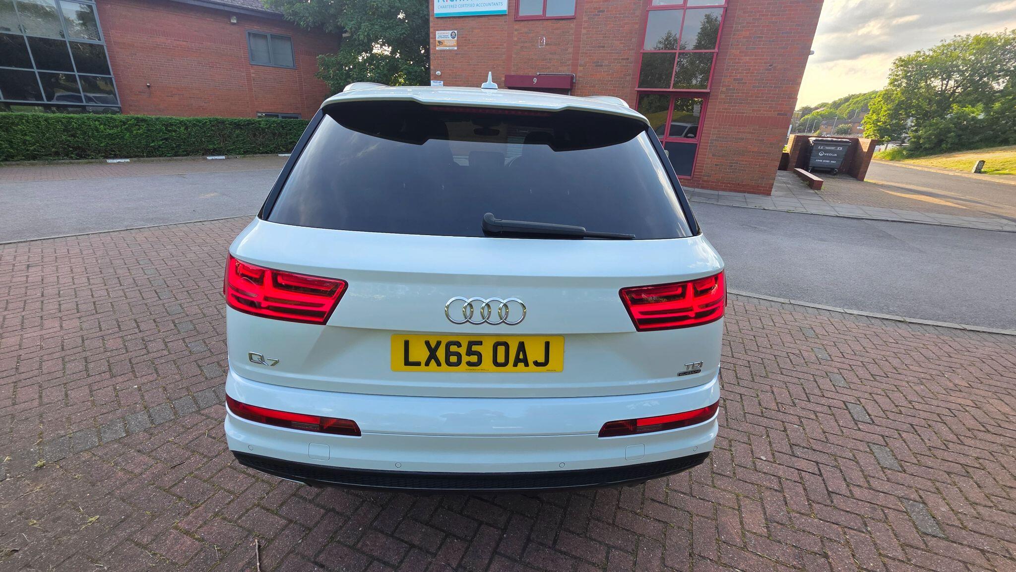 Audi Q7 - Image 14