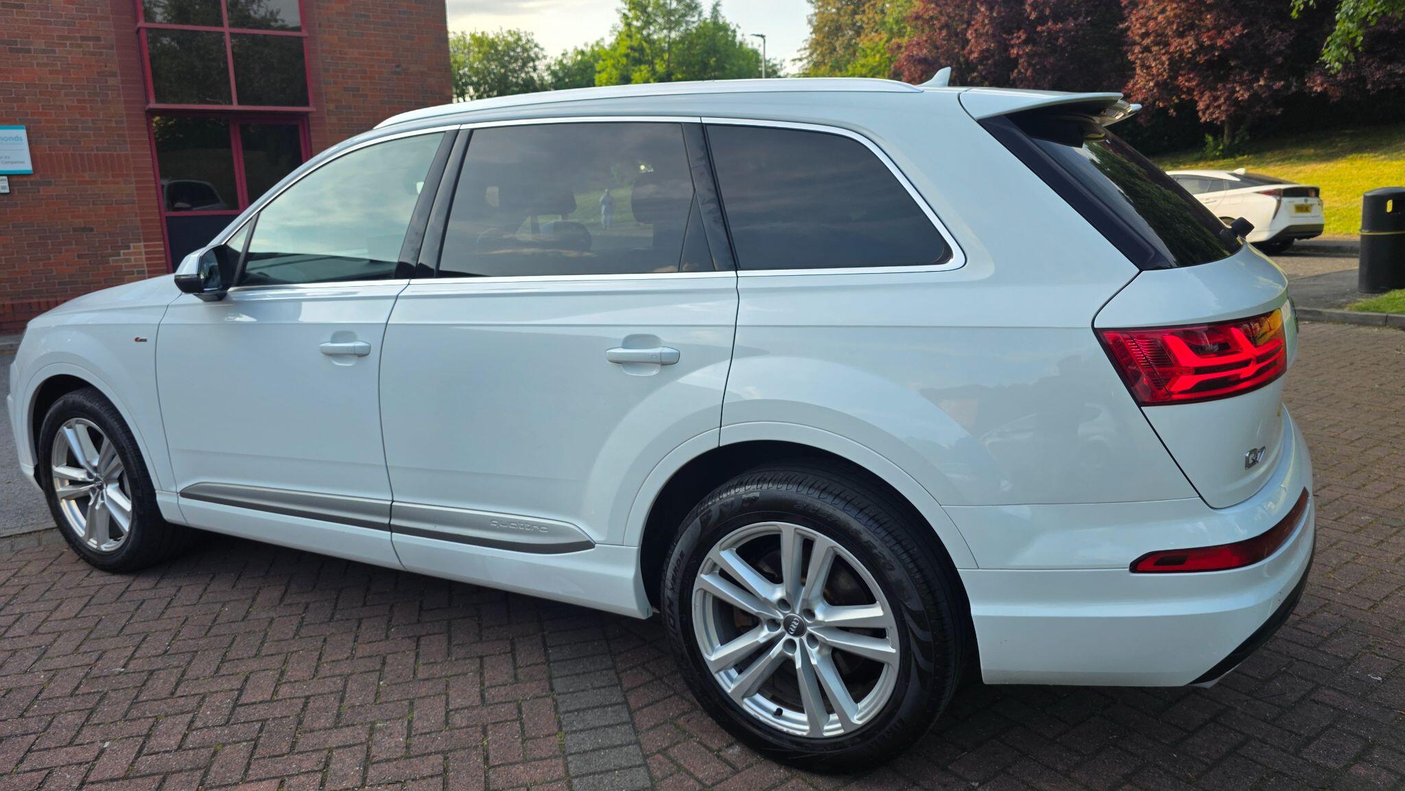 Audi Q7 - Image 16